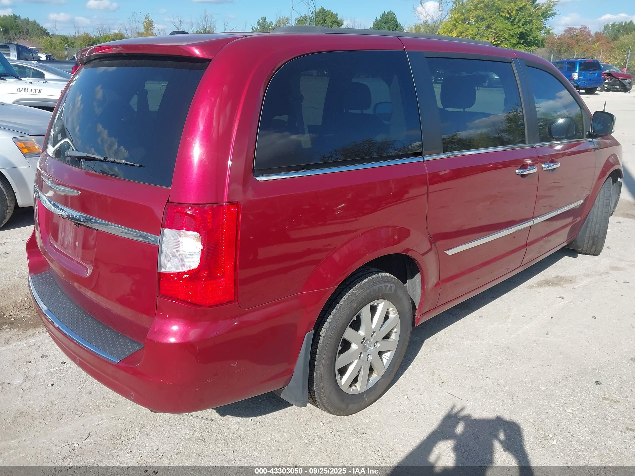CHRYSLER TOWN image 4