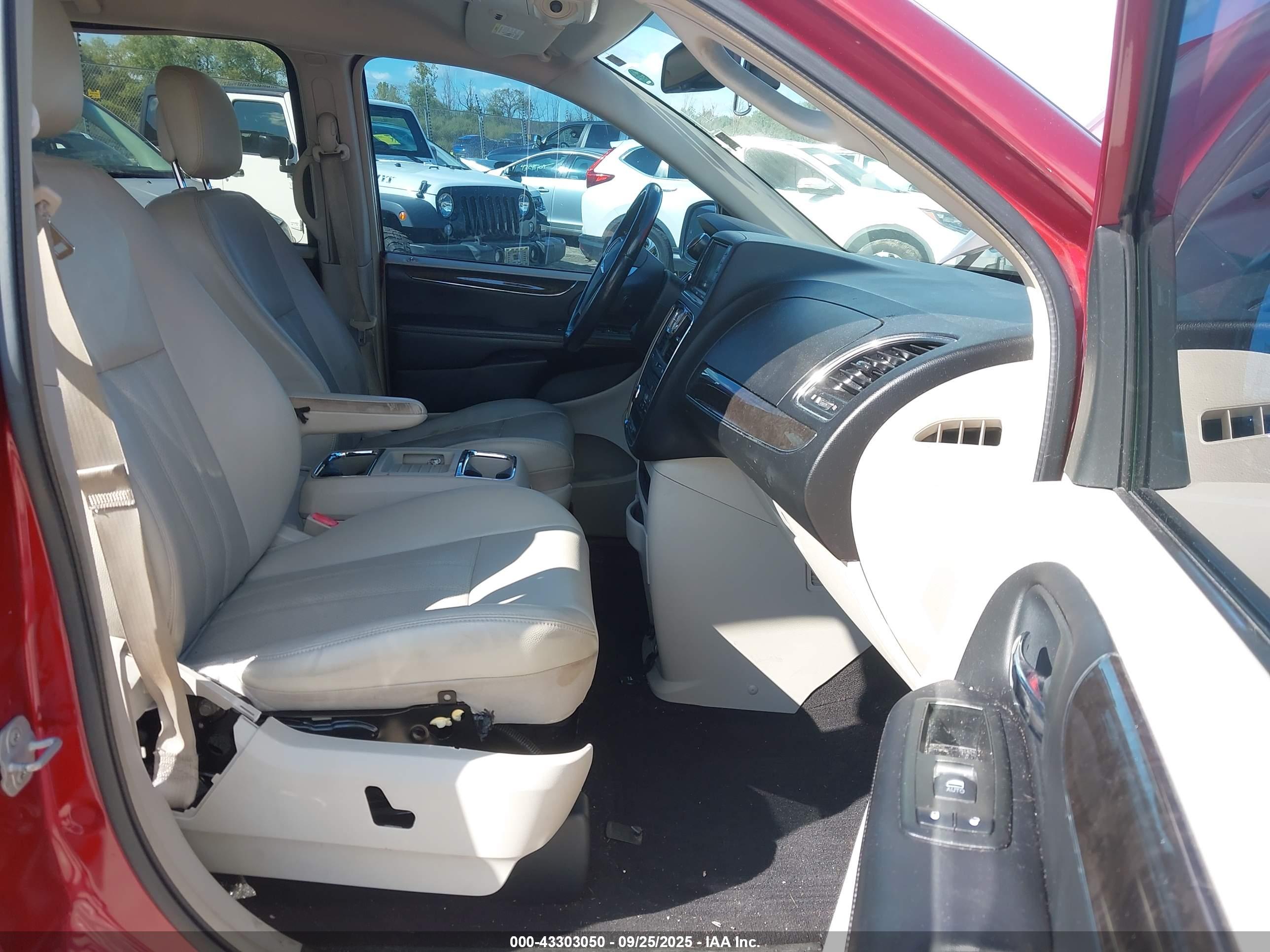 CHRYSLER TOWN image 5
