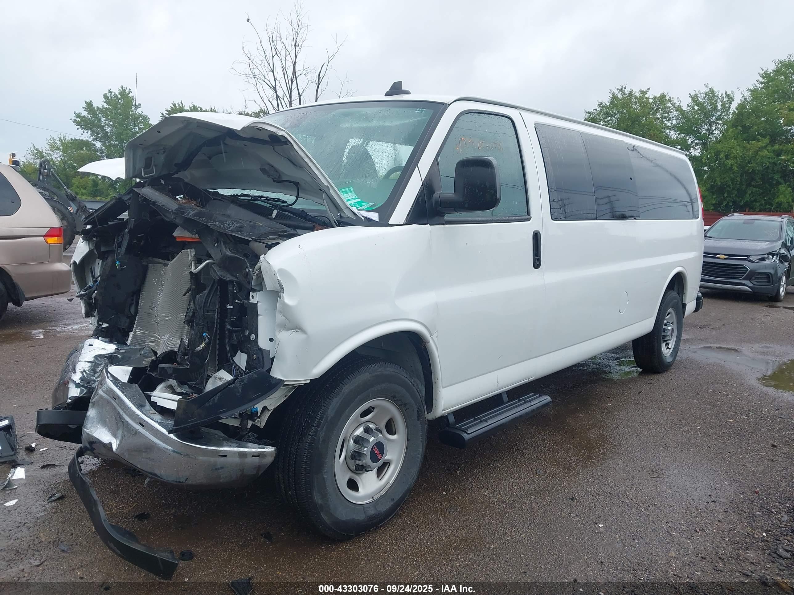 GMC SAVANA image 2