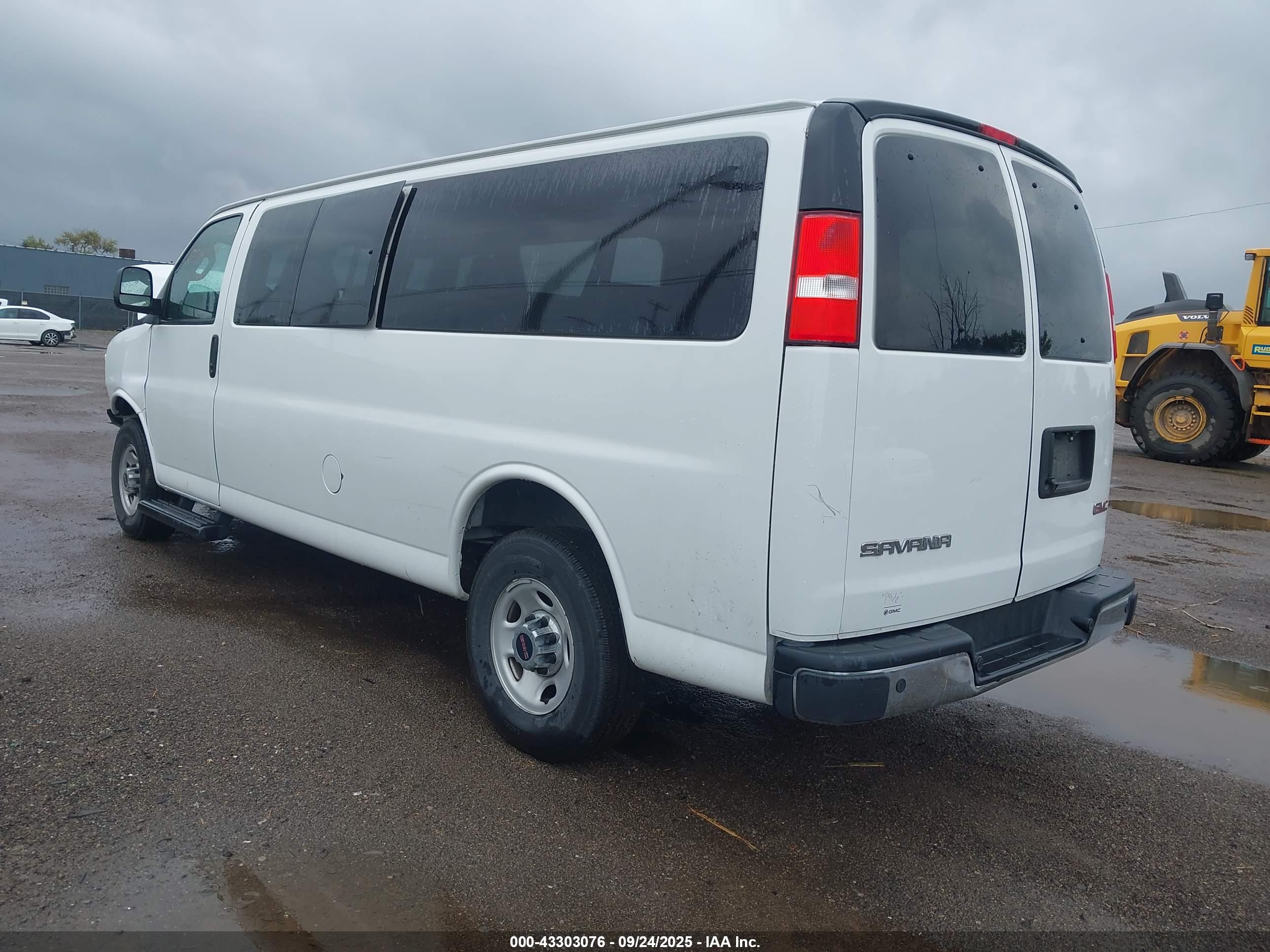 GMC SAVANA image 3