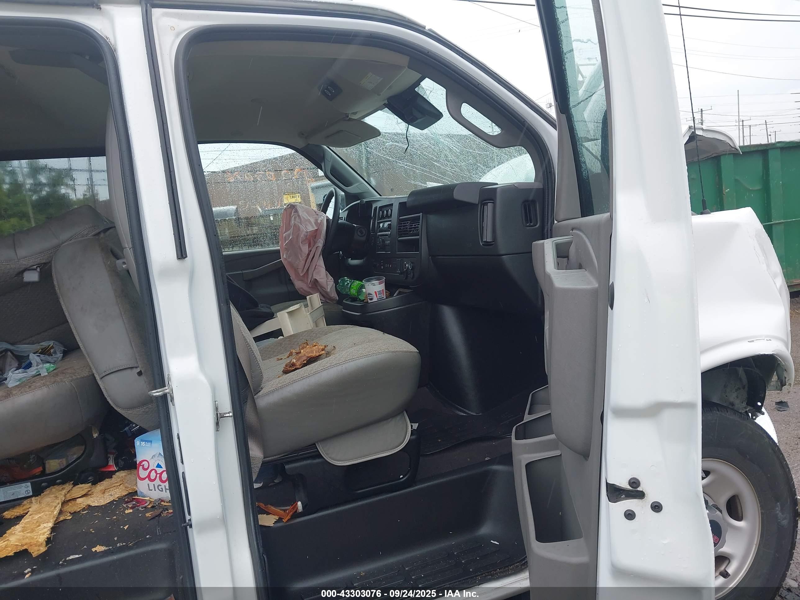 GMC SAVANA image 5