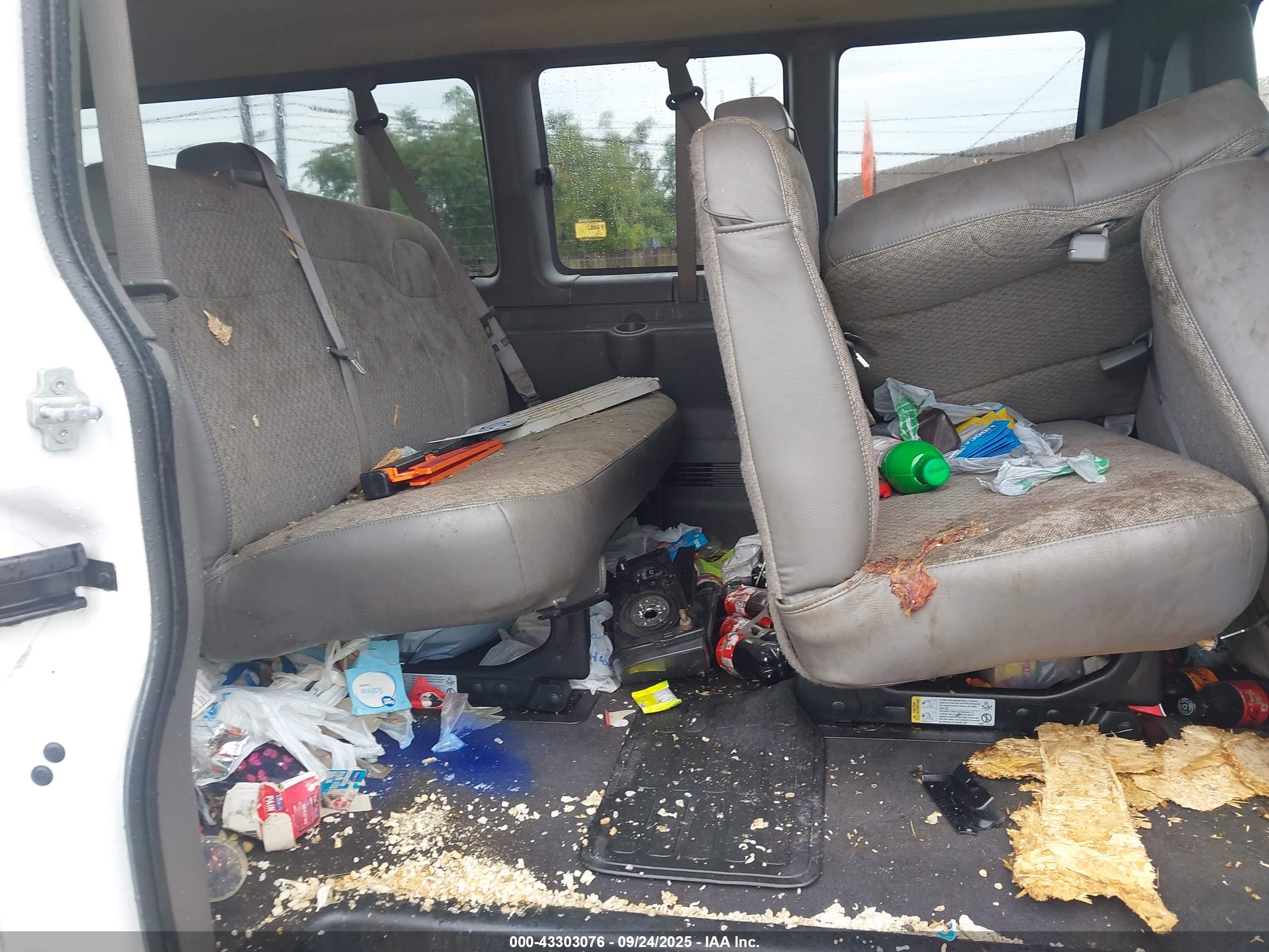 GMC SAVANA image 8