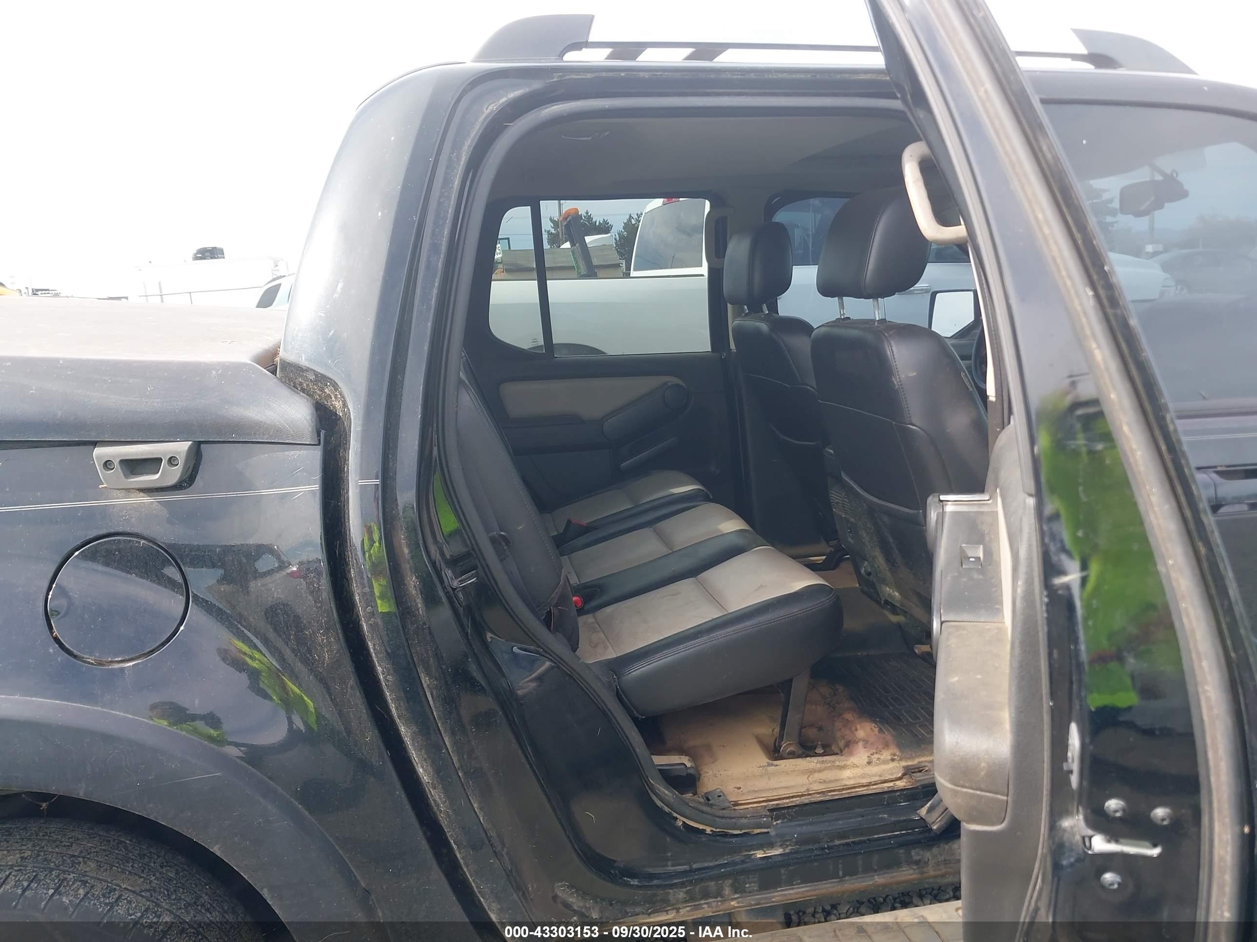 FORD EXPLORER image 8