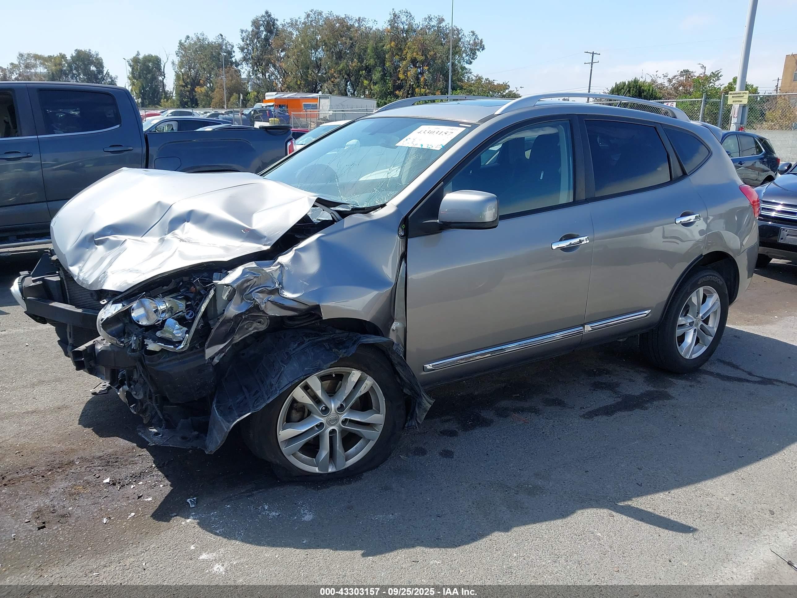 NISSAN ROGUE image 2