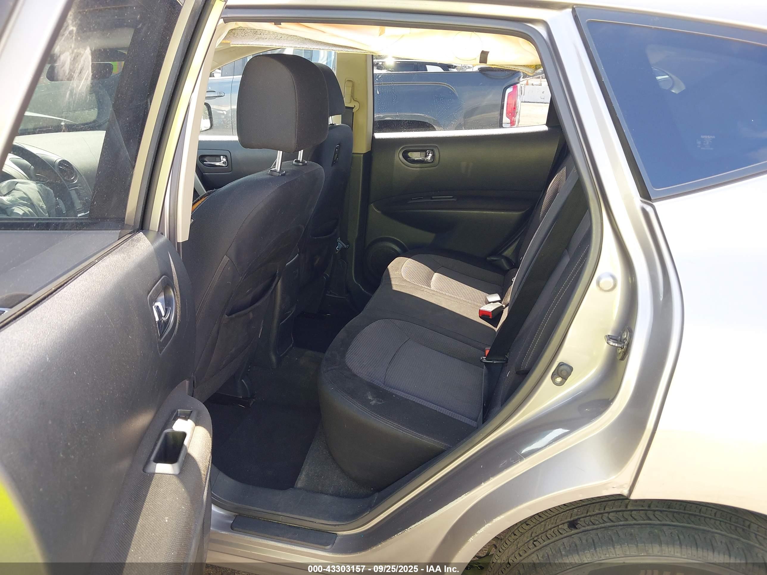 NISSAN ROGUE image 8