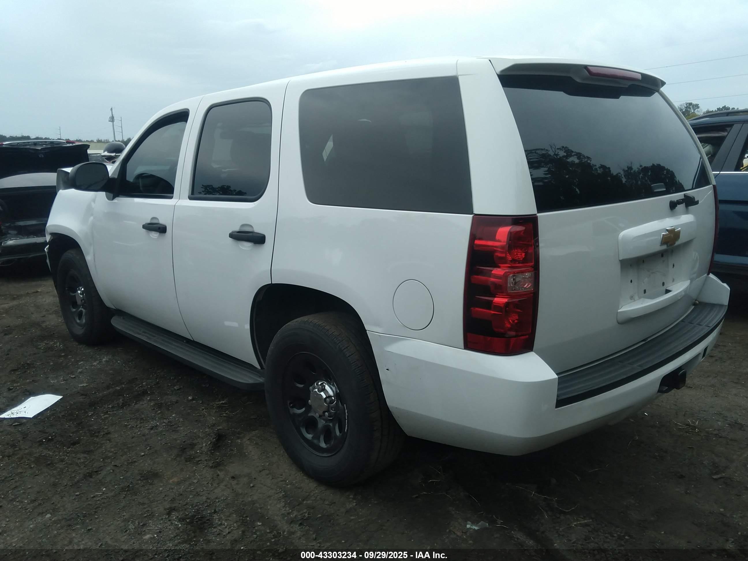 CHEVROLET TAHOE image 3