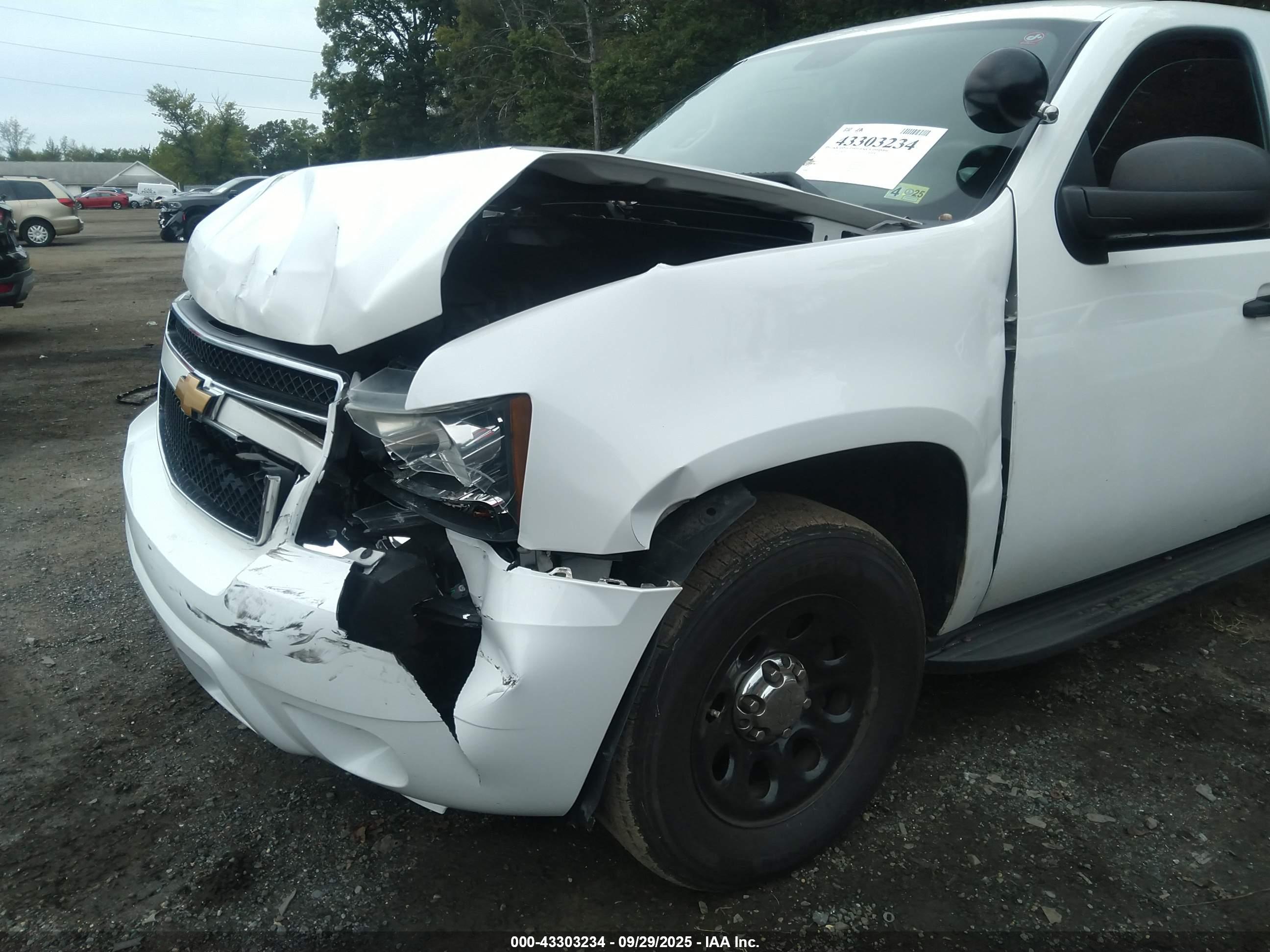 CHEVROLET TAHOE image 6