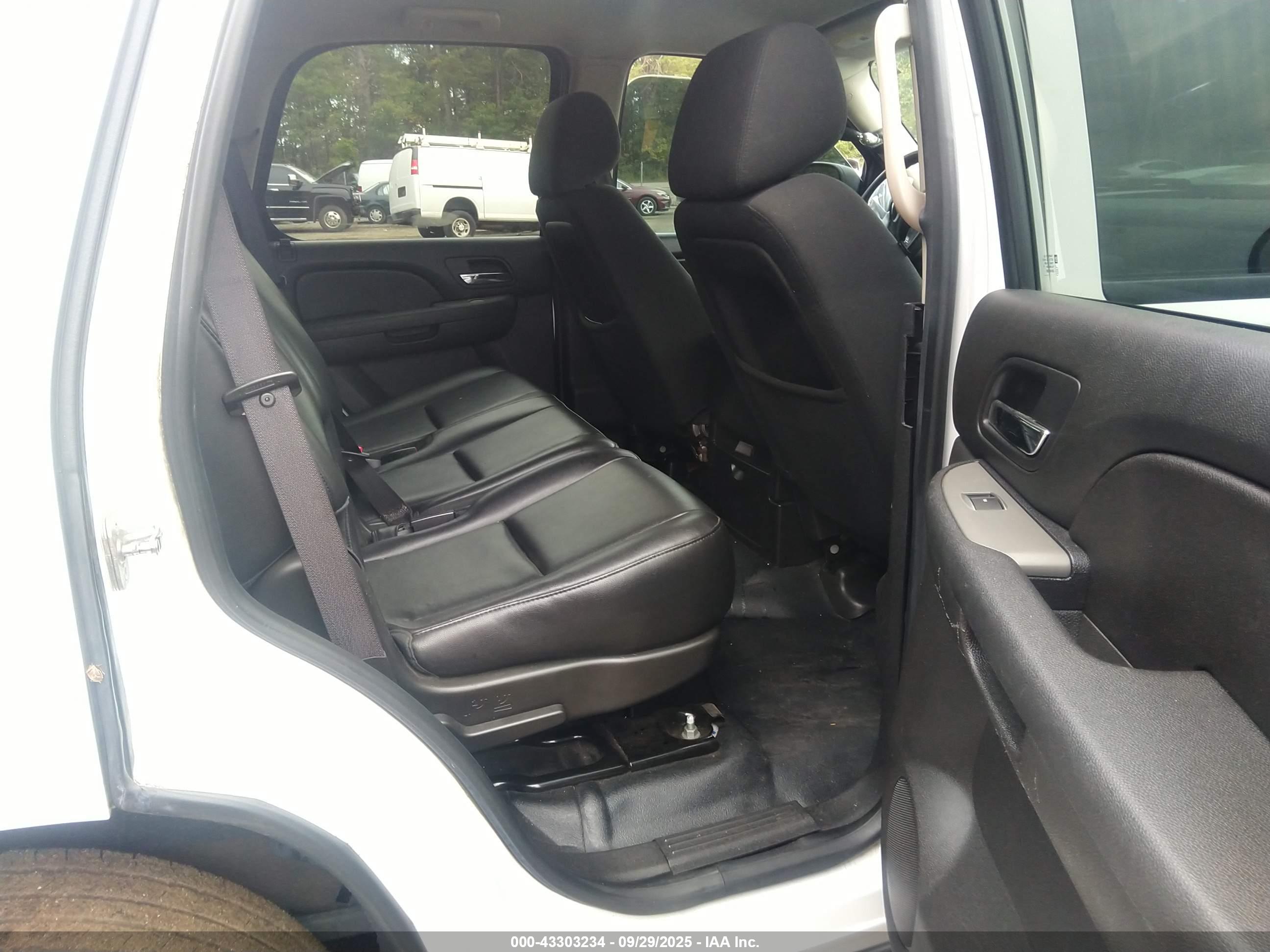 CHEVROLET TAHOE image 8