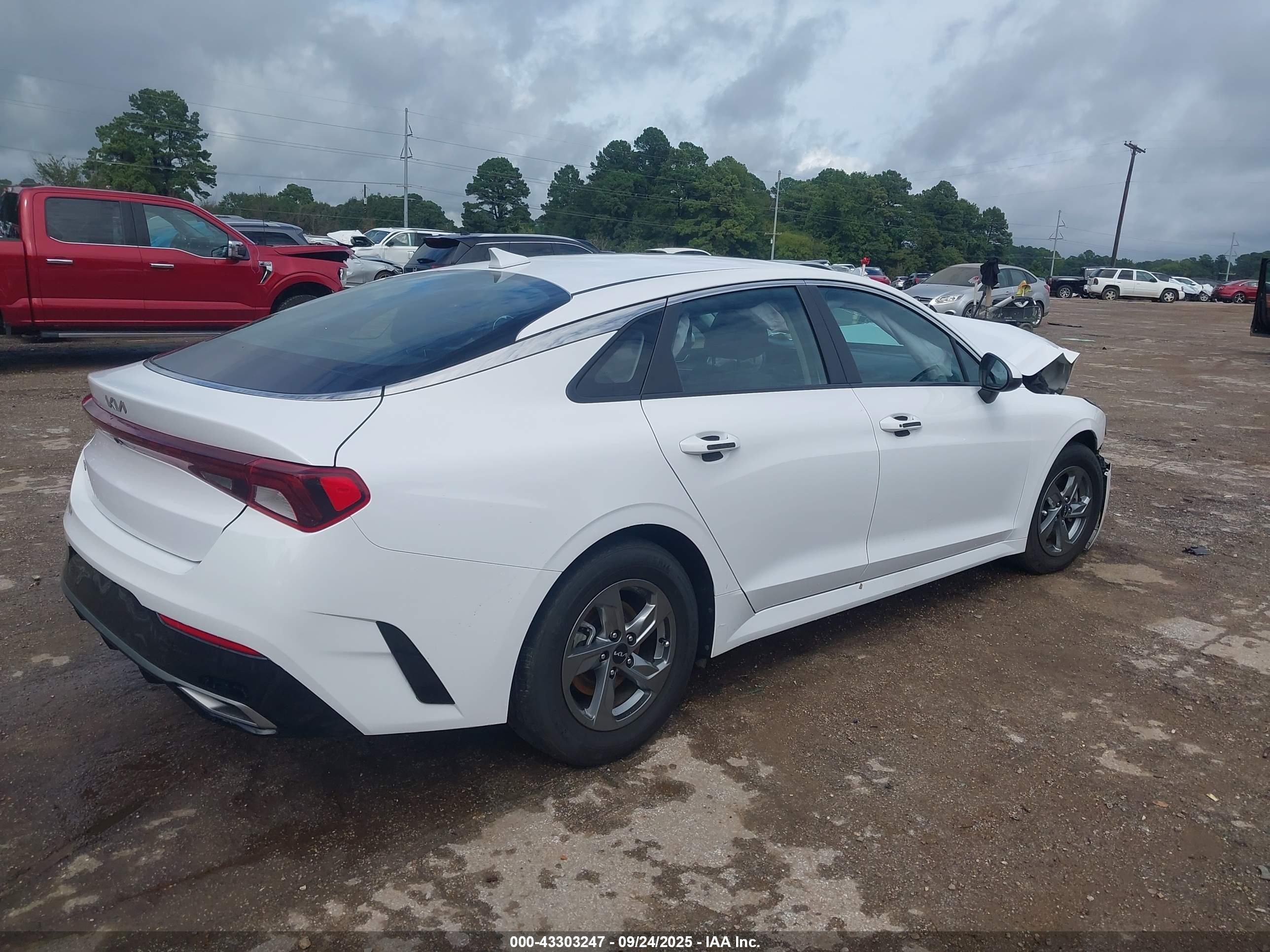 KIA K5 image 4