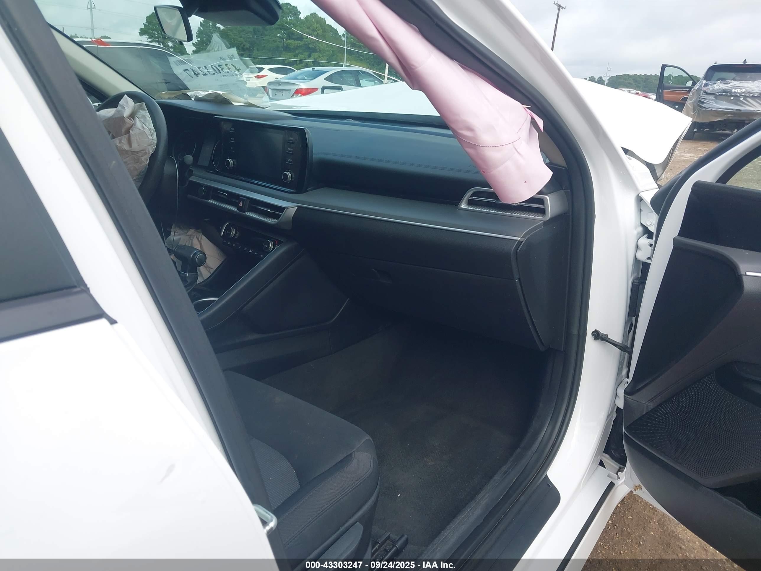 KIA K5 image 5