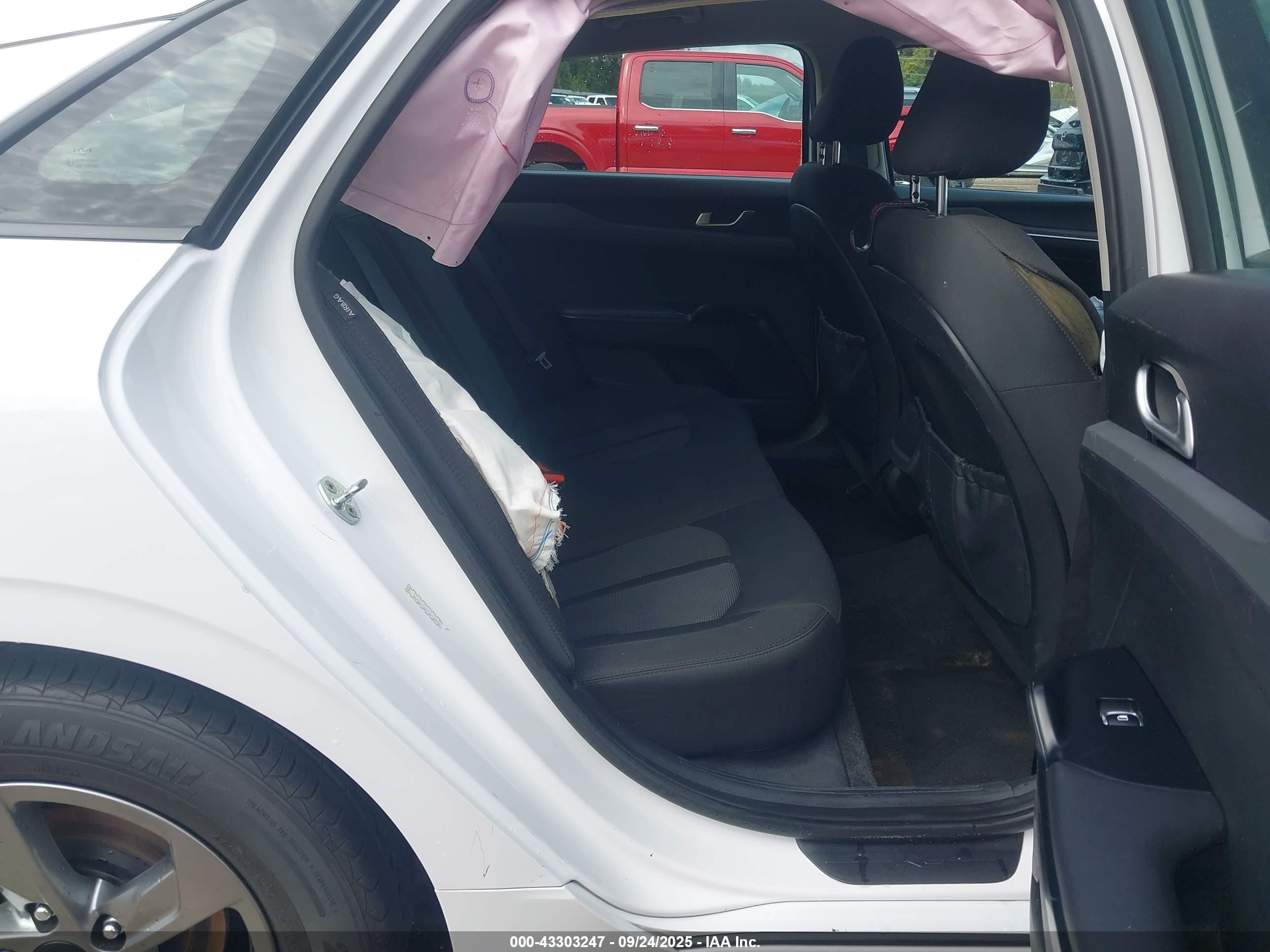 KIA K5 image 8
