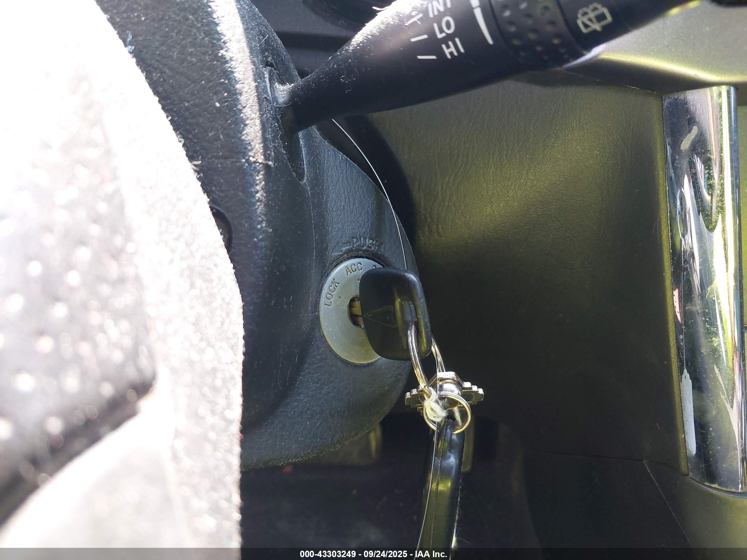 PONTIAC VIBE image 11