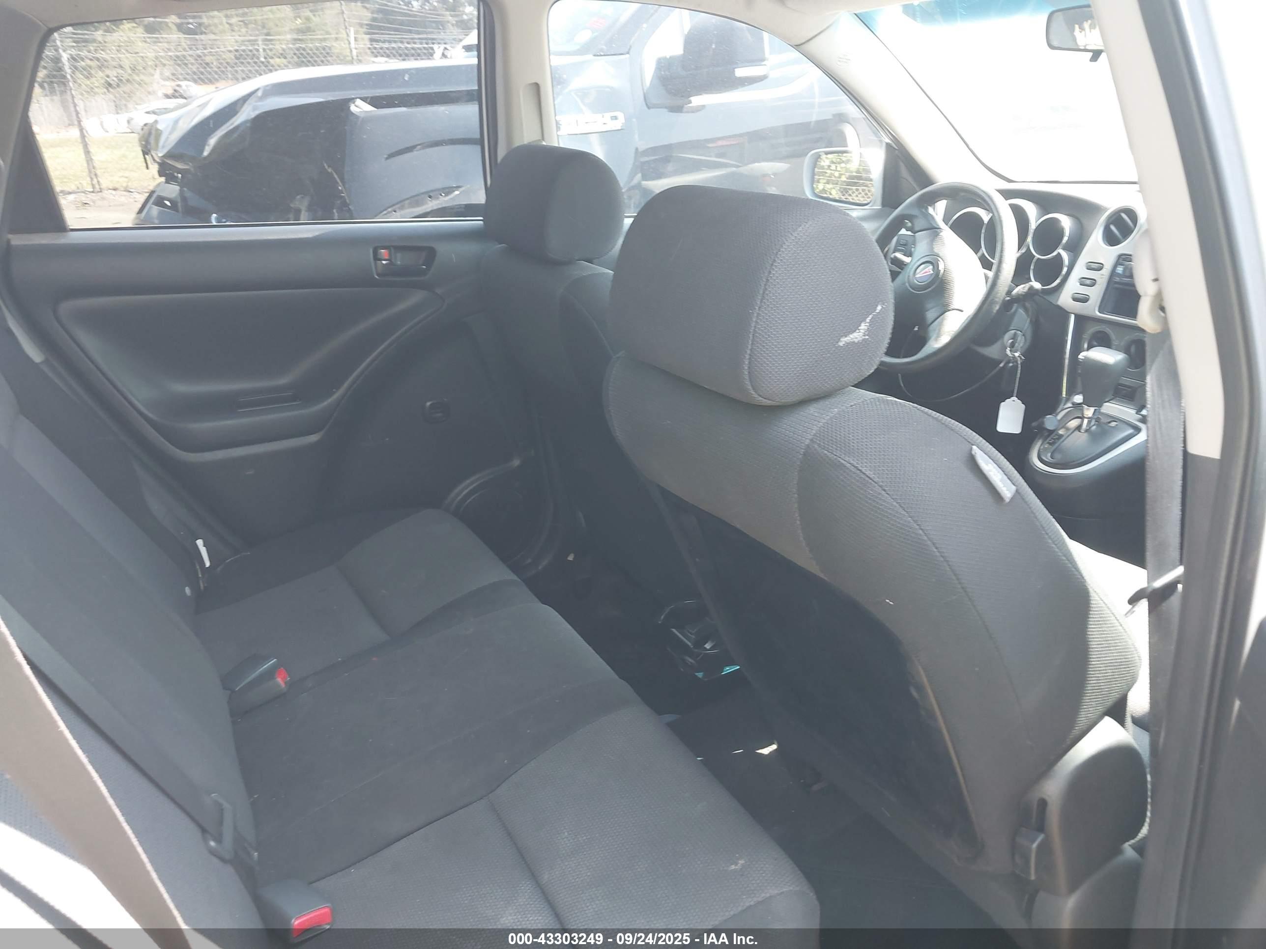 PONTIAC VIBE image 8