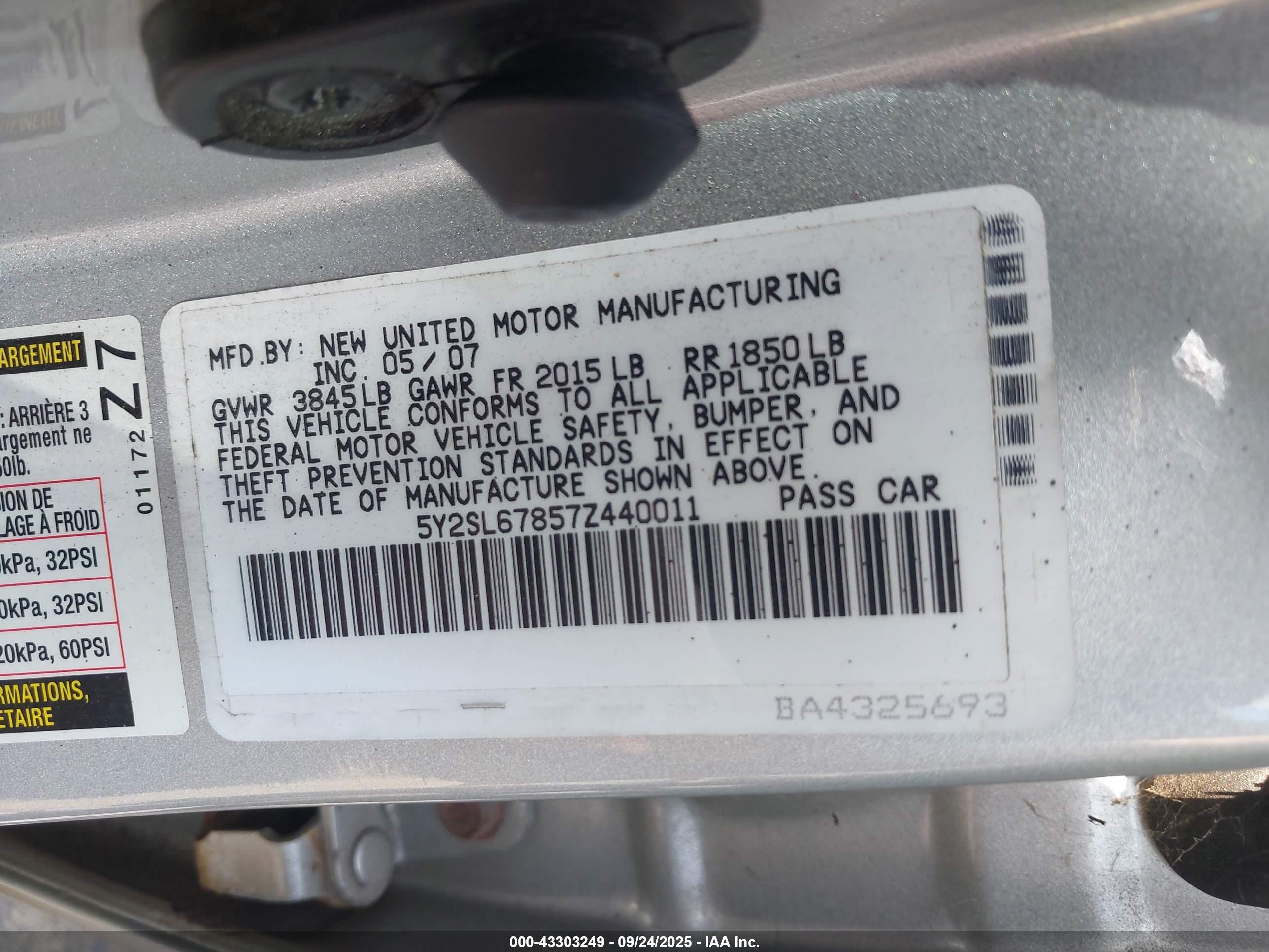 PONTIAC VIBE image 9