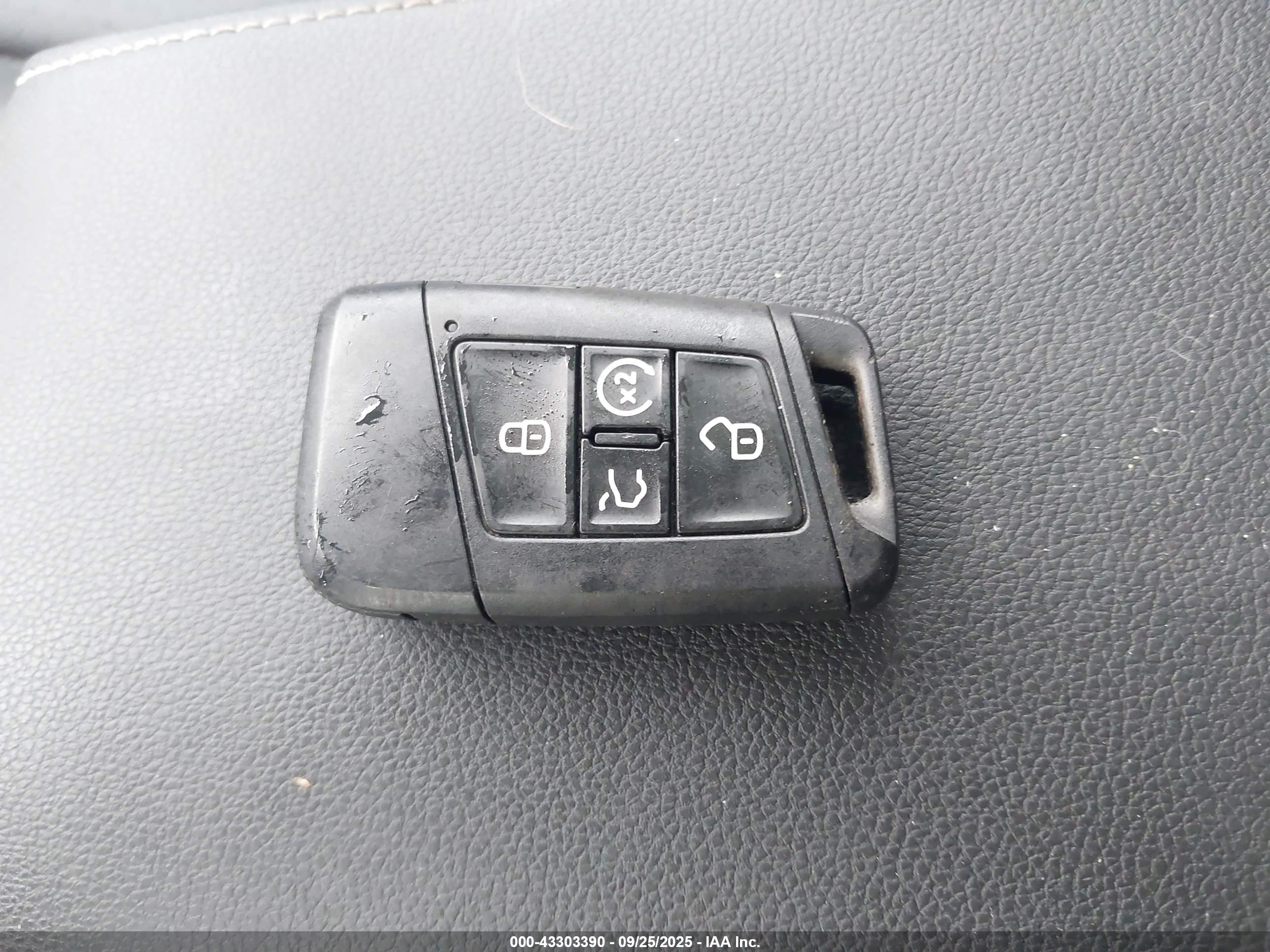 VOLKSWAGEN TIGUAN image 11