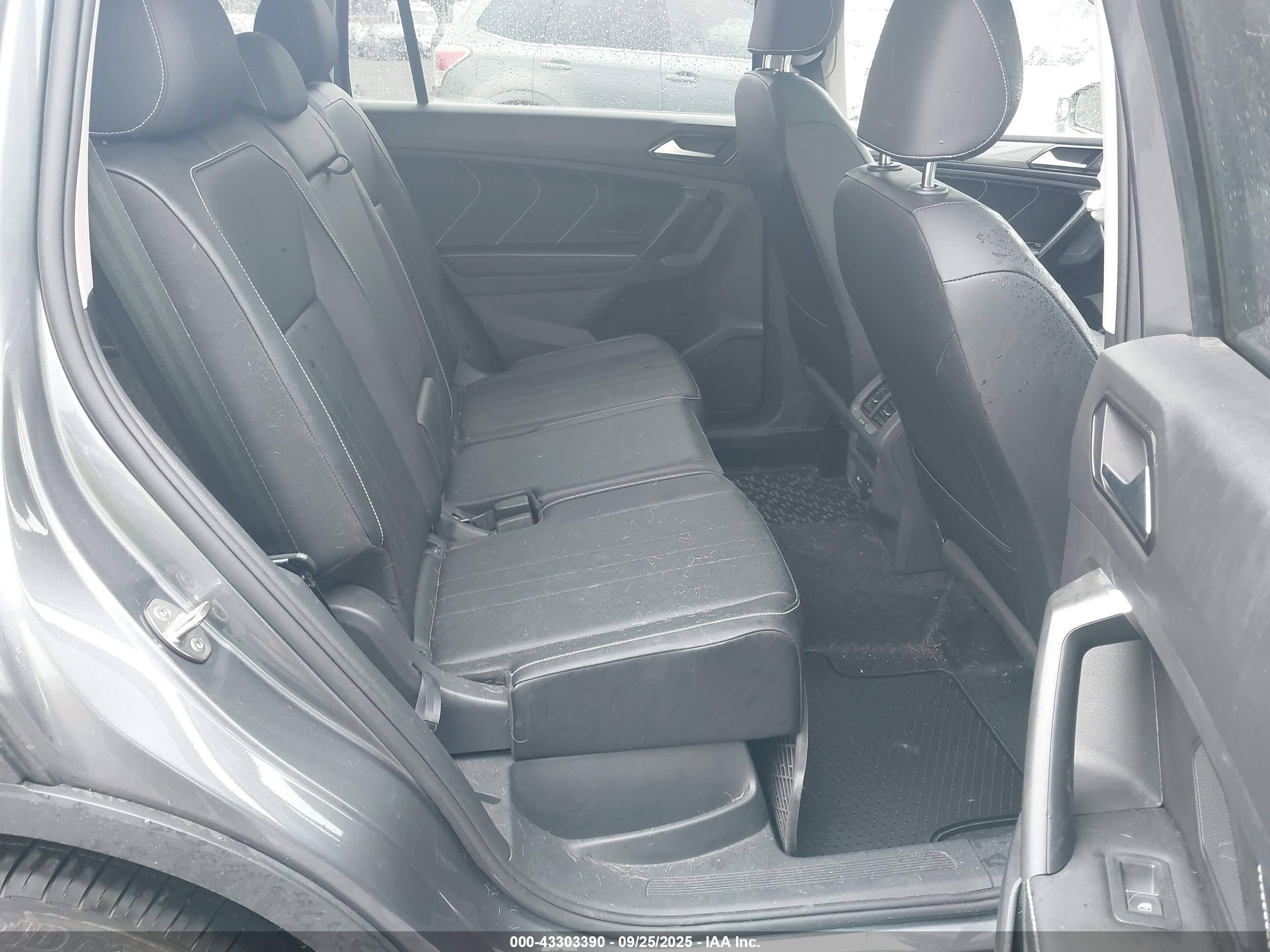 VOLKSWAGEN TIGUAN image 8