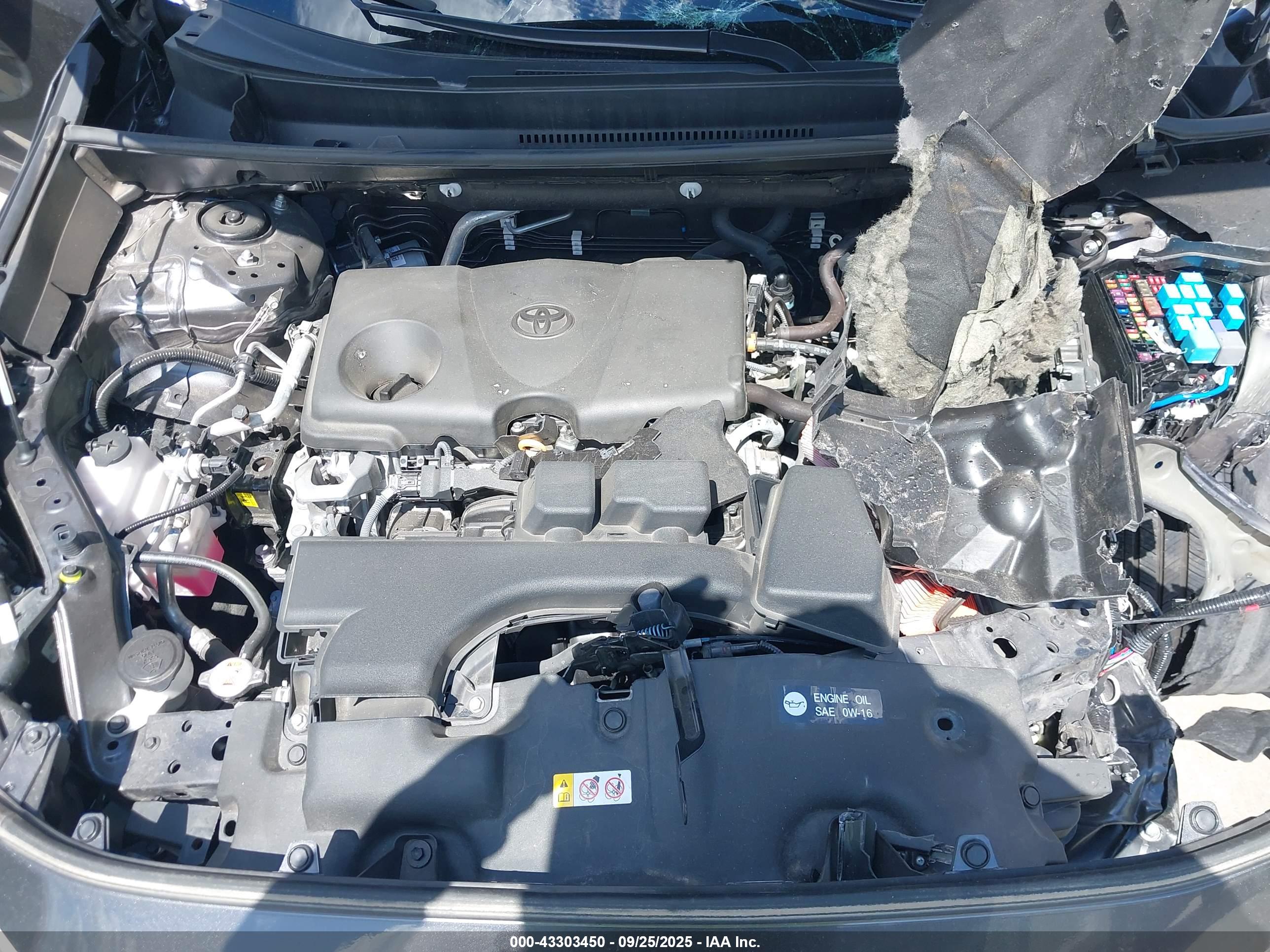 TOYOTA RAV4 image 10