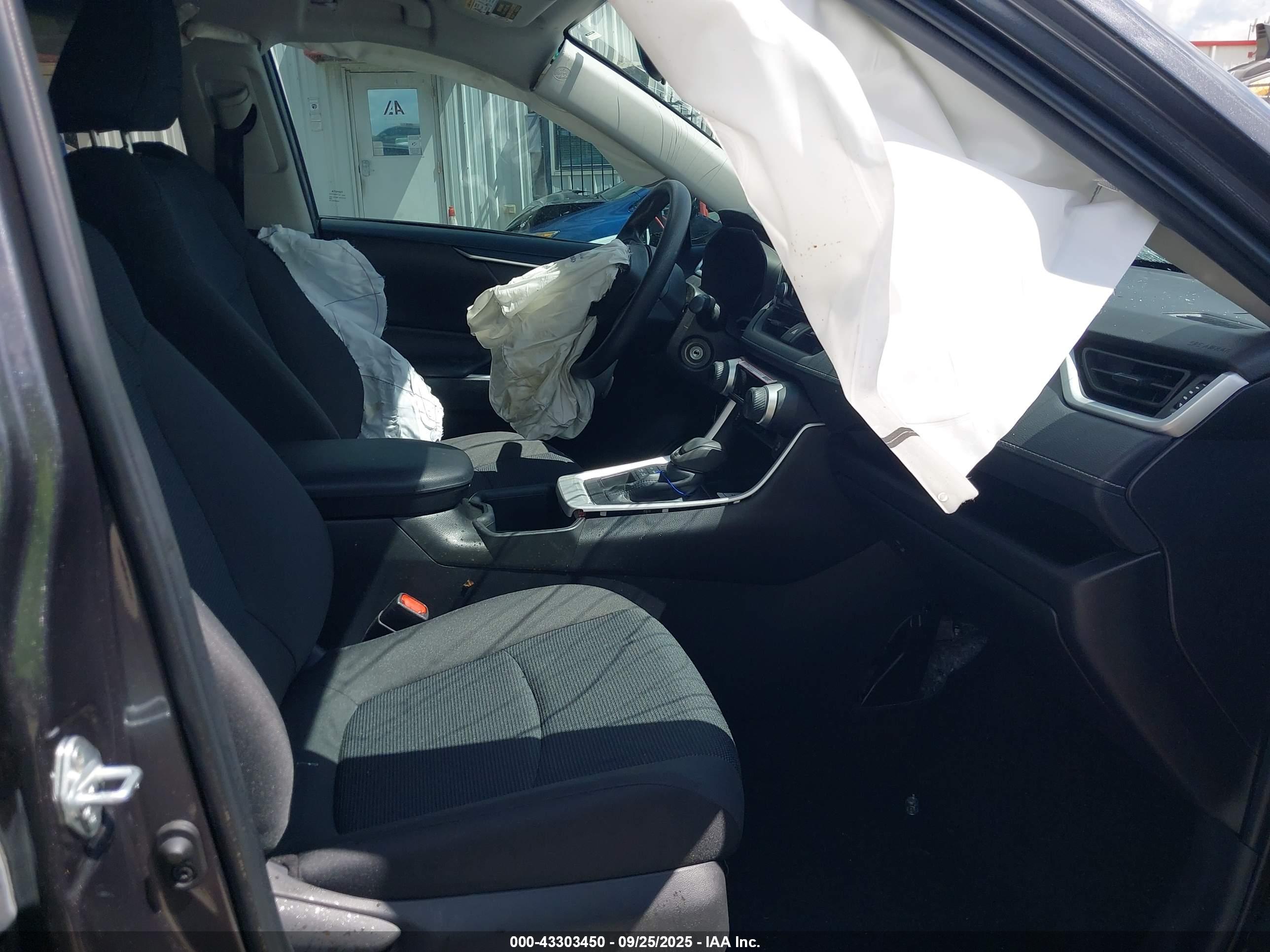 TOYOTA RAV4 image 5