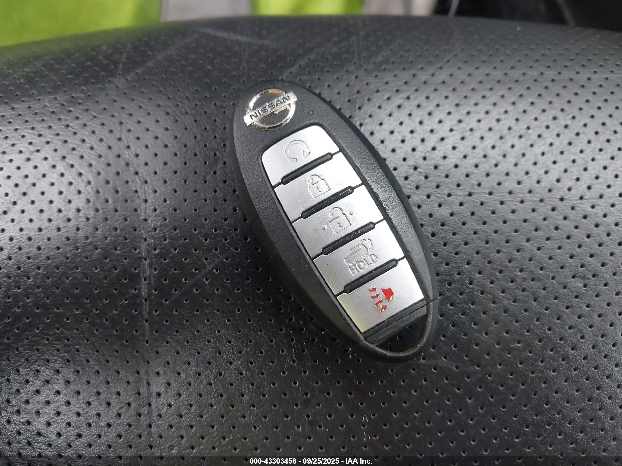 NISSAN ROGUE image 11