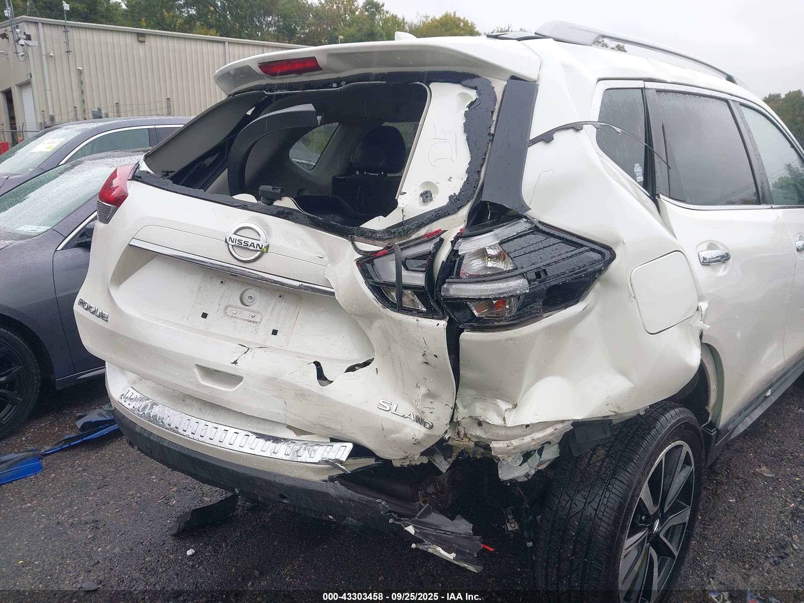 NISSAN ROGUE image 6