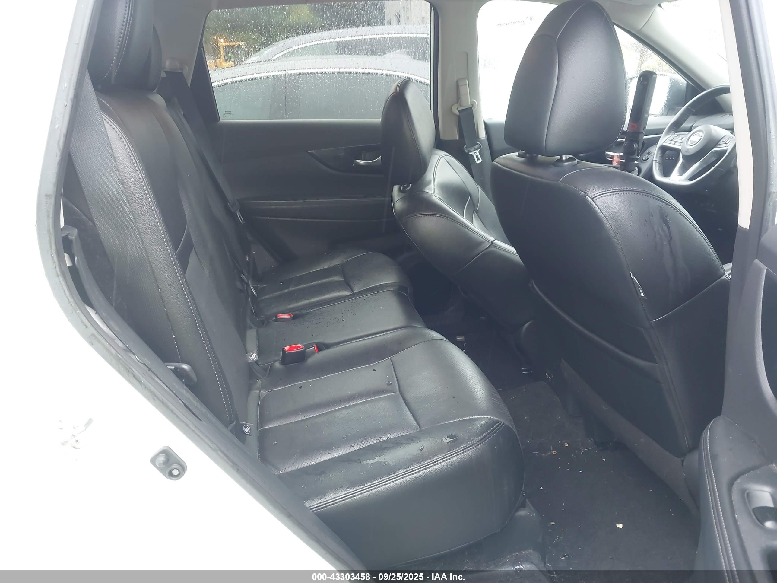 NISSAN ROGUE image 8