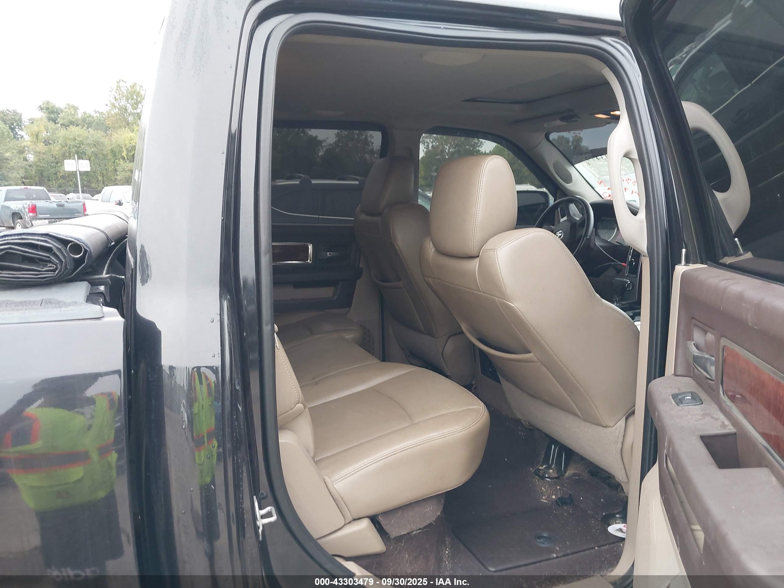 DODGE RAM image 8
