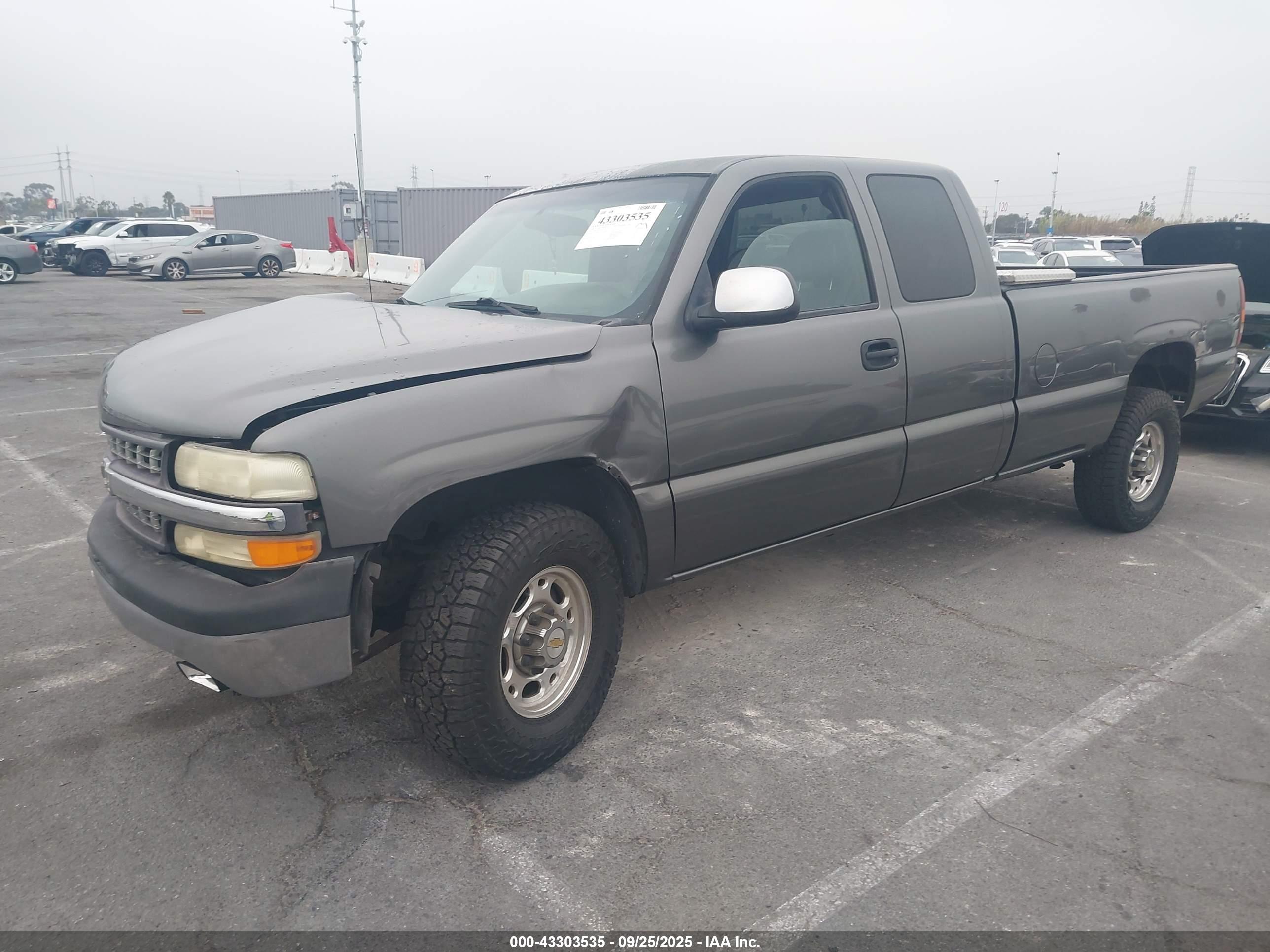 CHEVROLET SILVERADO image 2