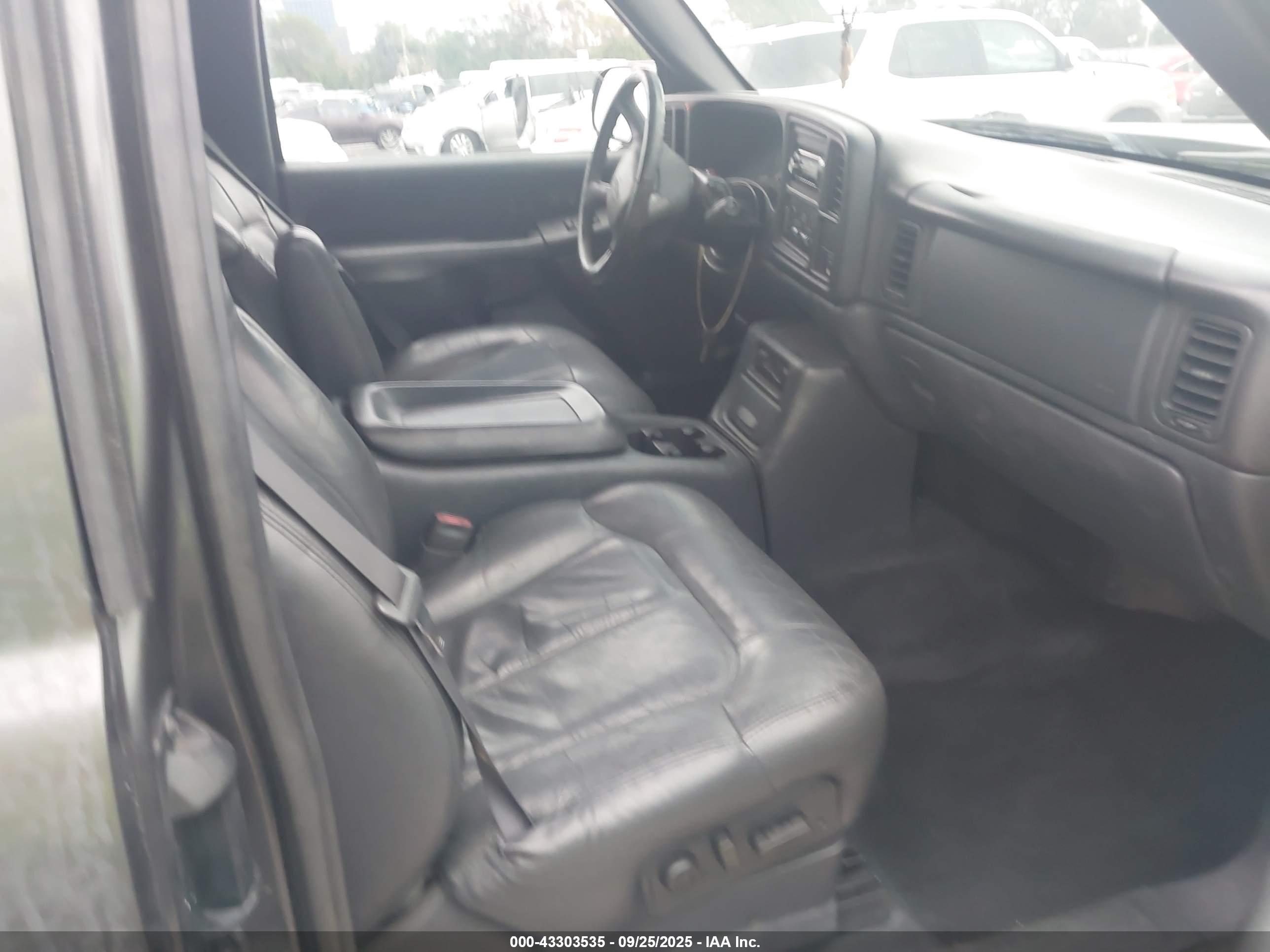 CHEVROLET SILVERADO image 5