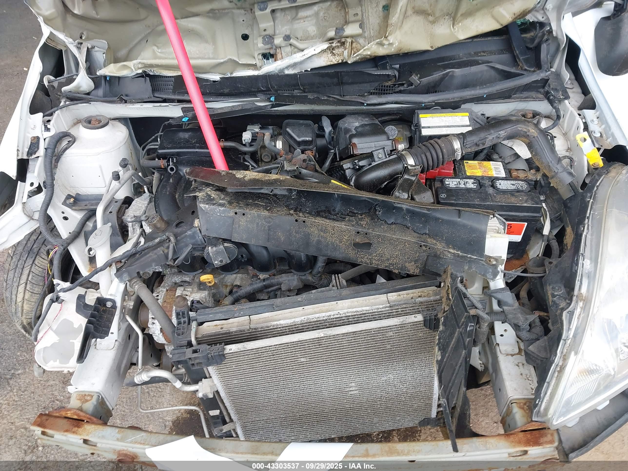NISSAN VERSA image 10