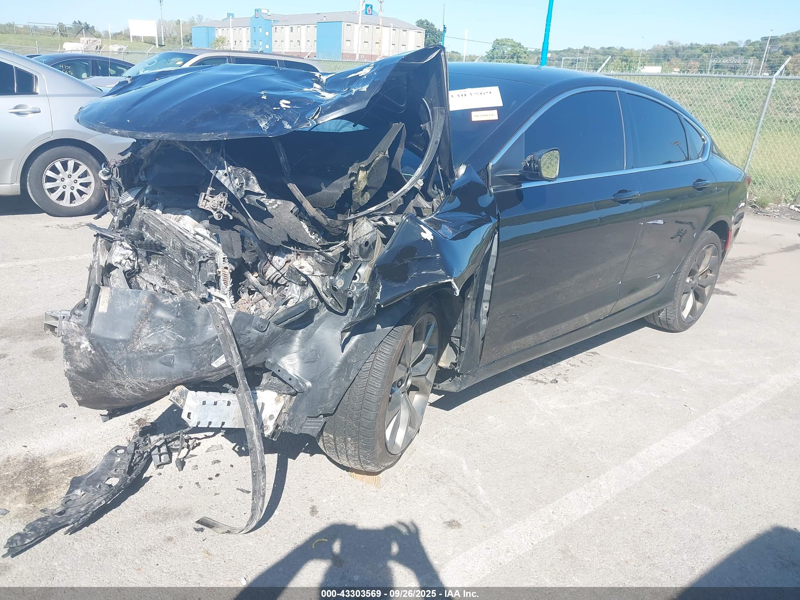 CHRYSLER 200 image 2