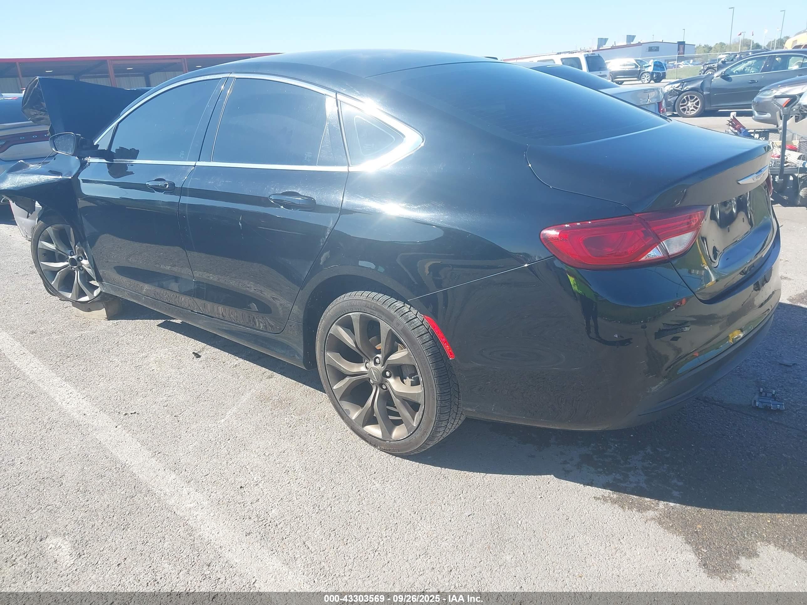 CHRYSLER 200 image 3