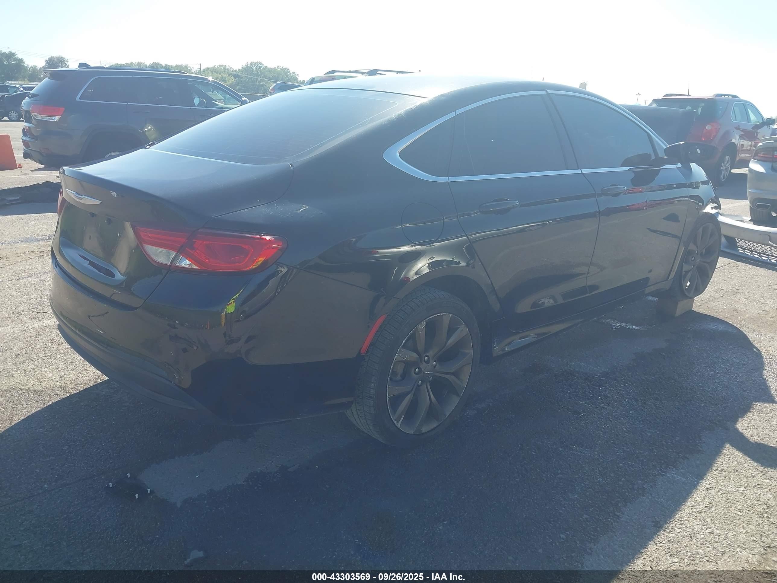 CHRYSLER 200 image 4