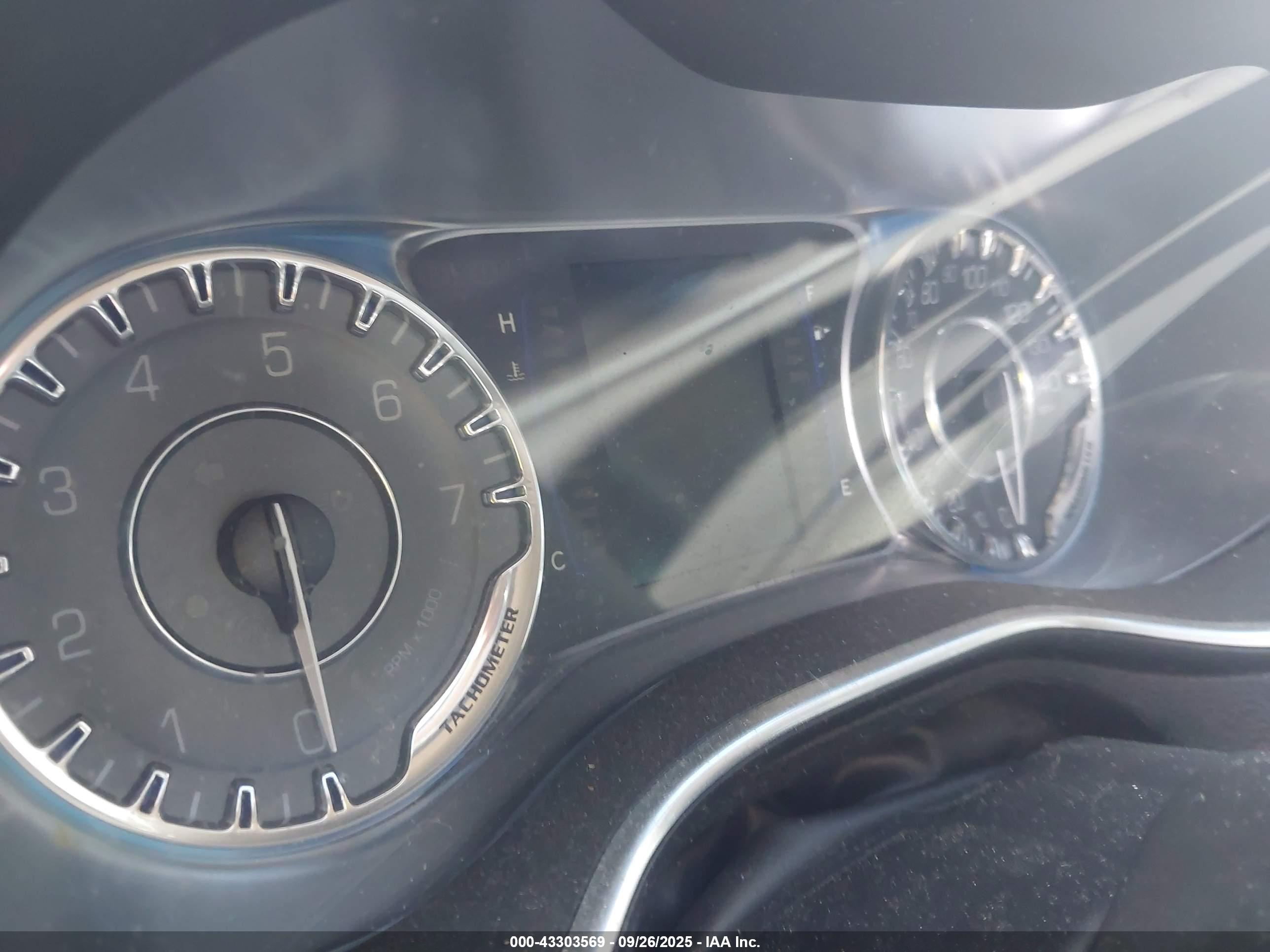 CHRYSLER 200 image 7