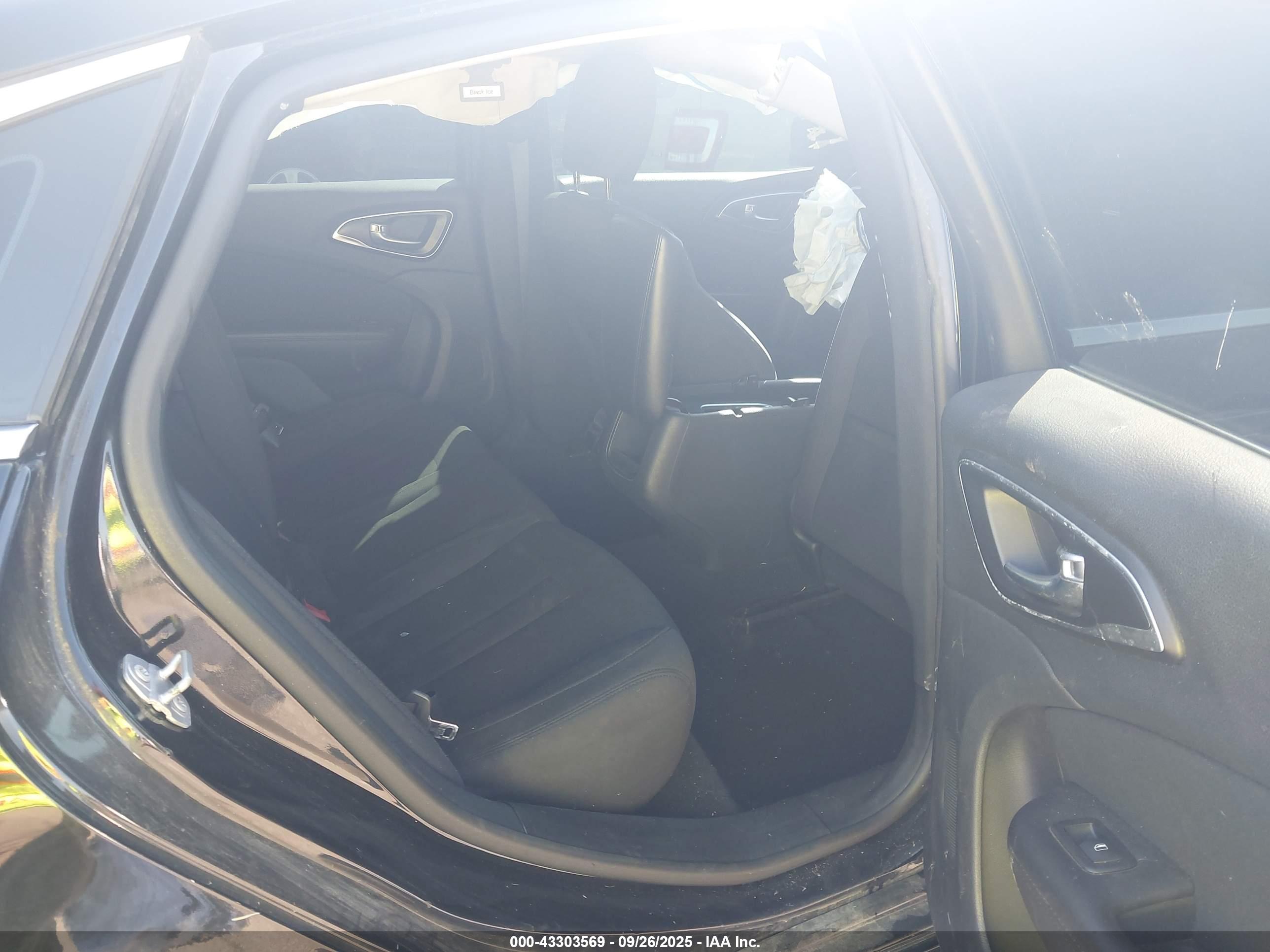 CHRYSLER 200 image 8