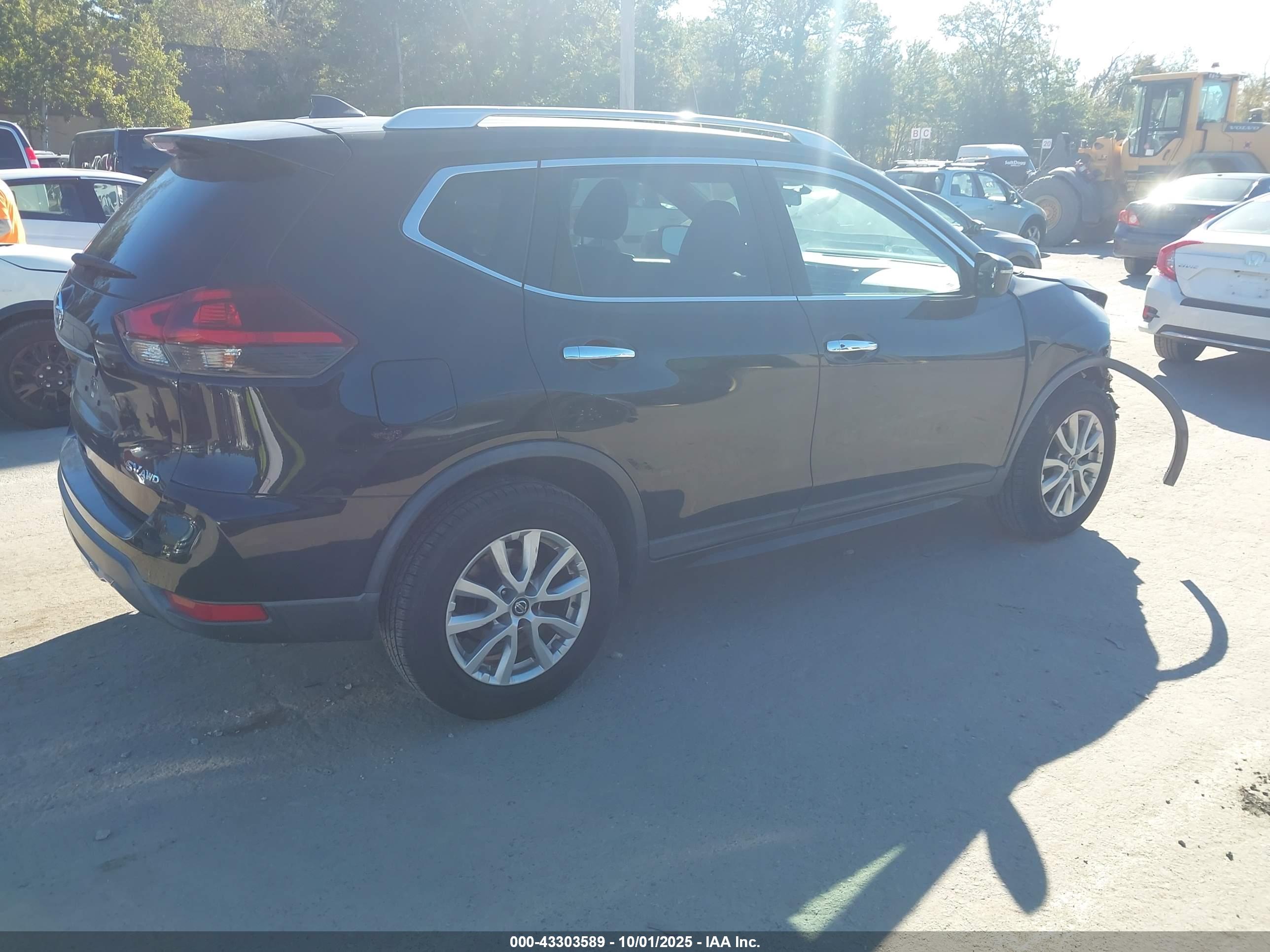 NISSAN ROGUE image 4