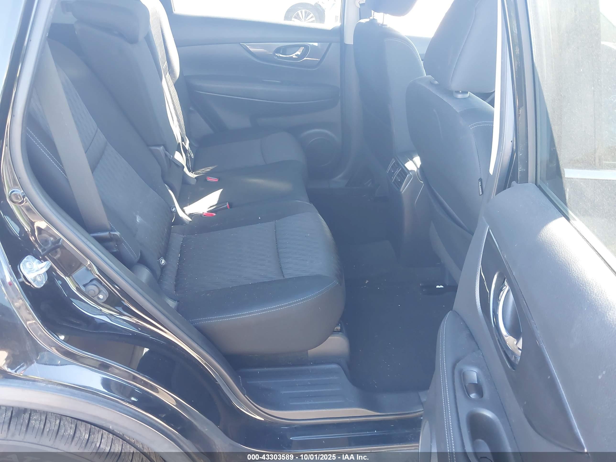 NISSAN ROGUE image 8