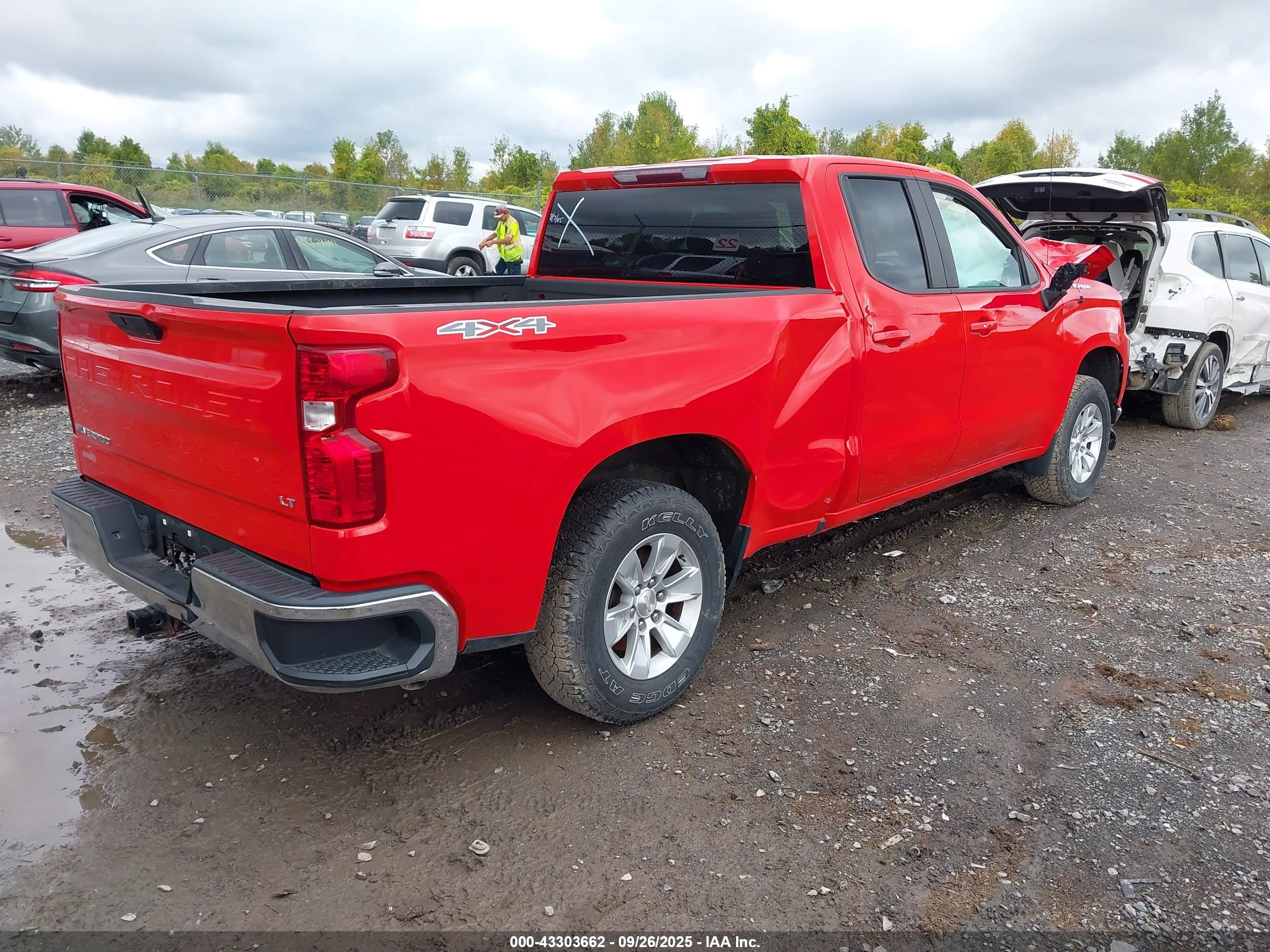CHEVROLET SILVERADO image 4