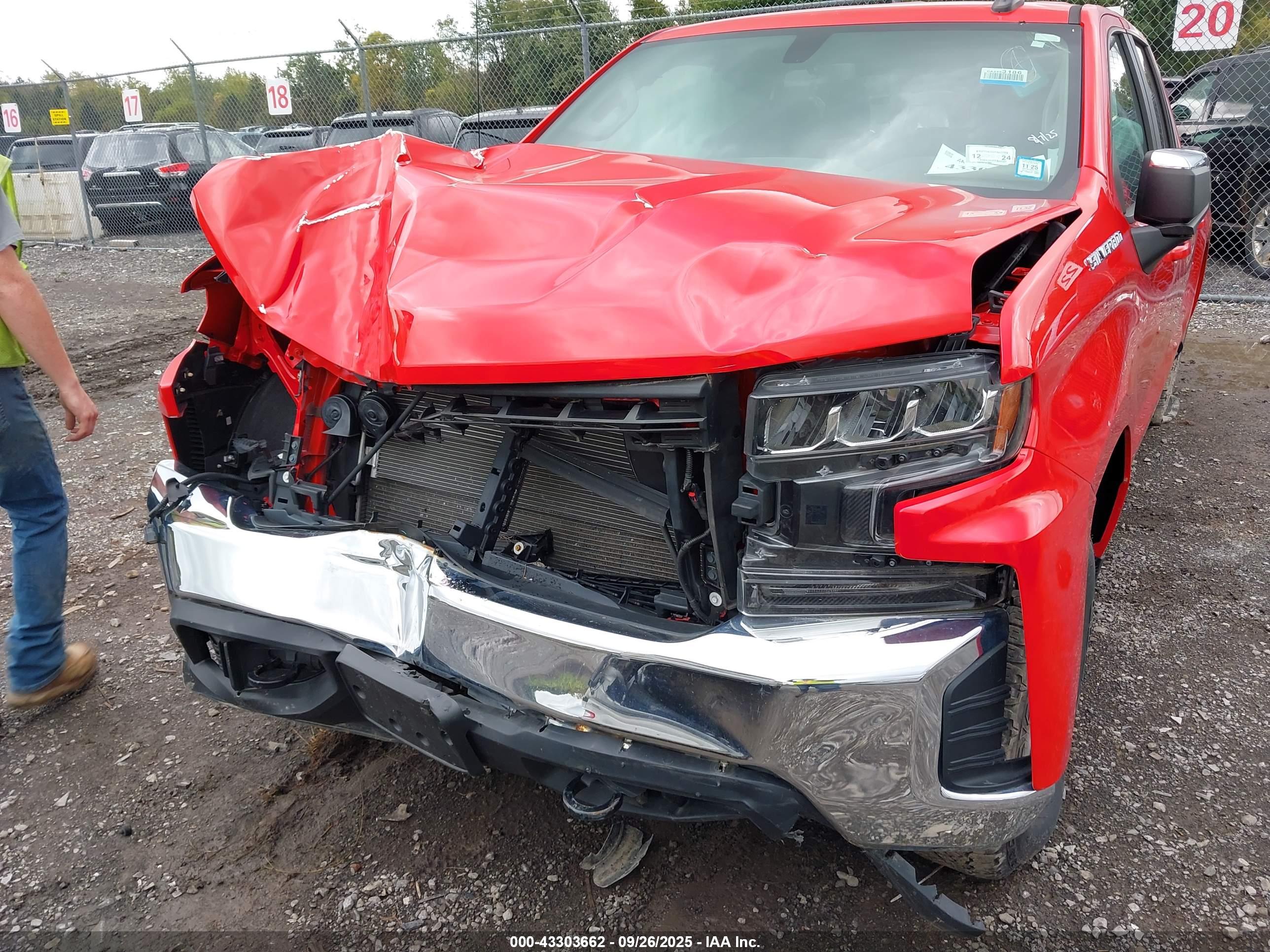 CHEVROLET SILVERADO image 6