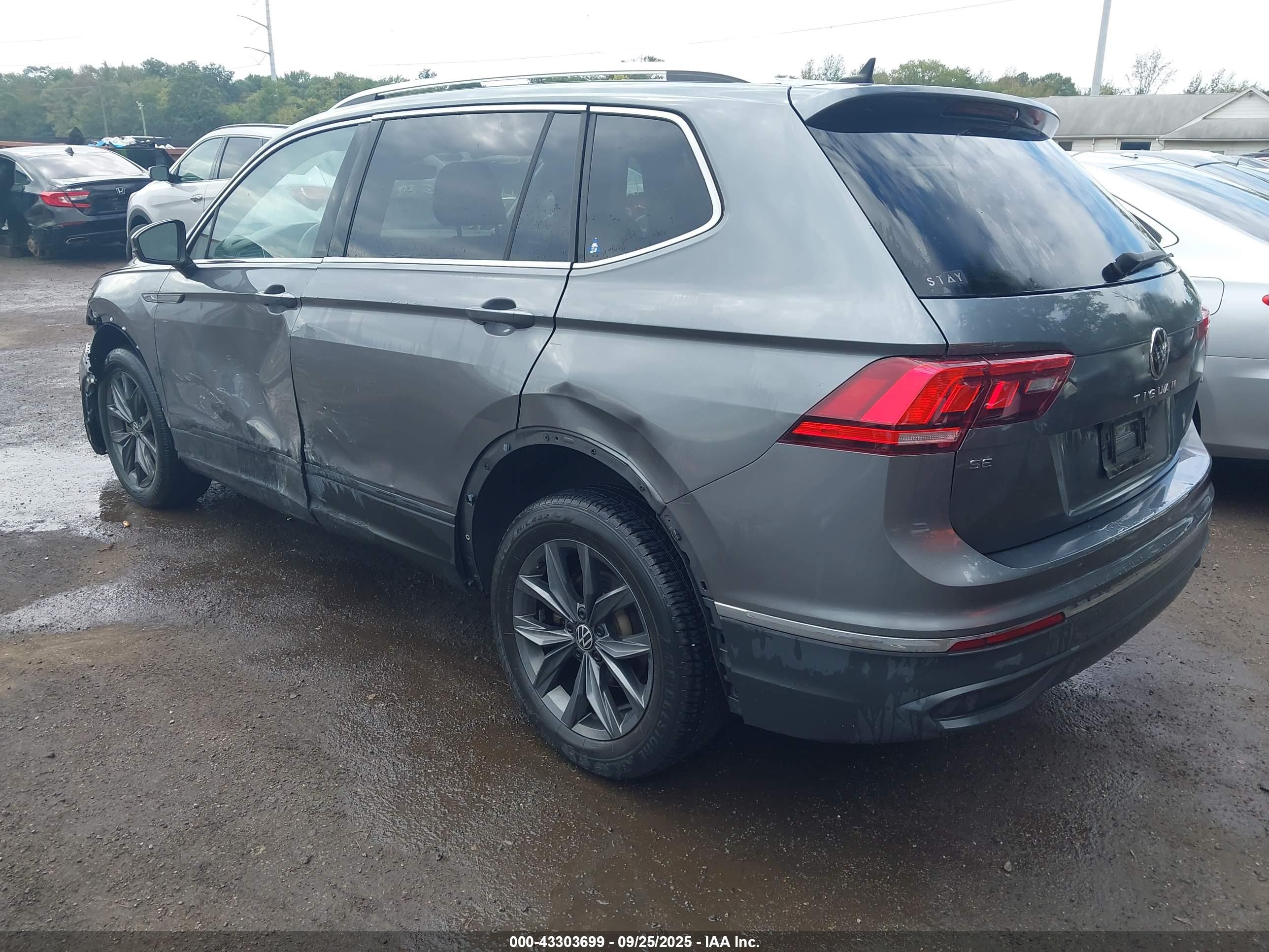VOLKSWAGEN TIGUAN image 3