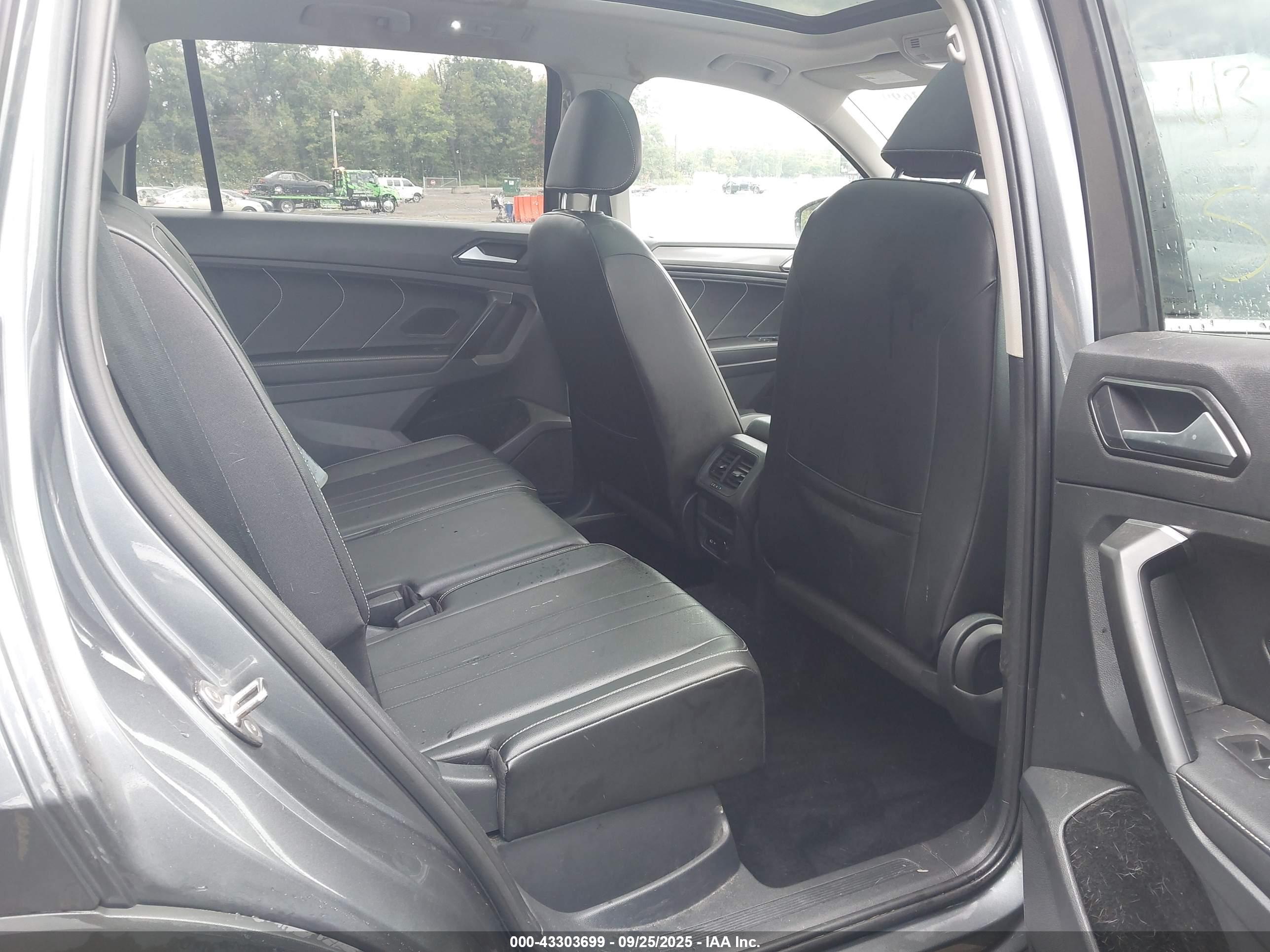 VOLKSWAGEN TIGUAN image 8