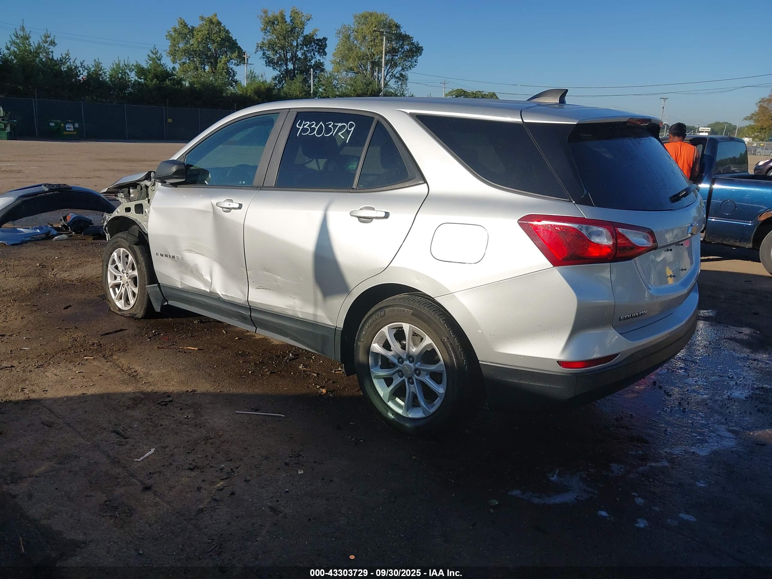 CHEVROLET EQUINOX image 3