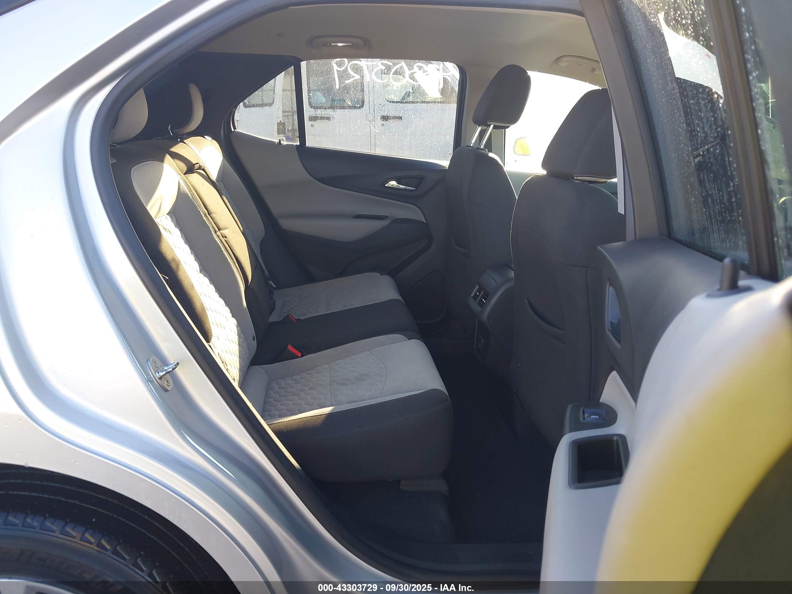 CHEVROLET EQUINOX image 8