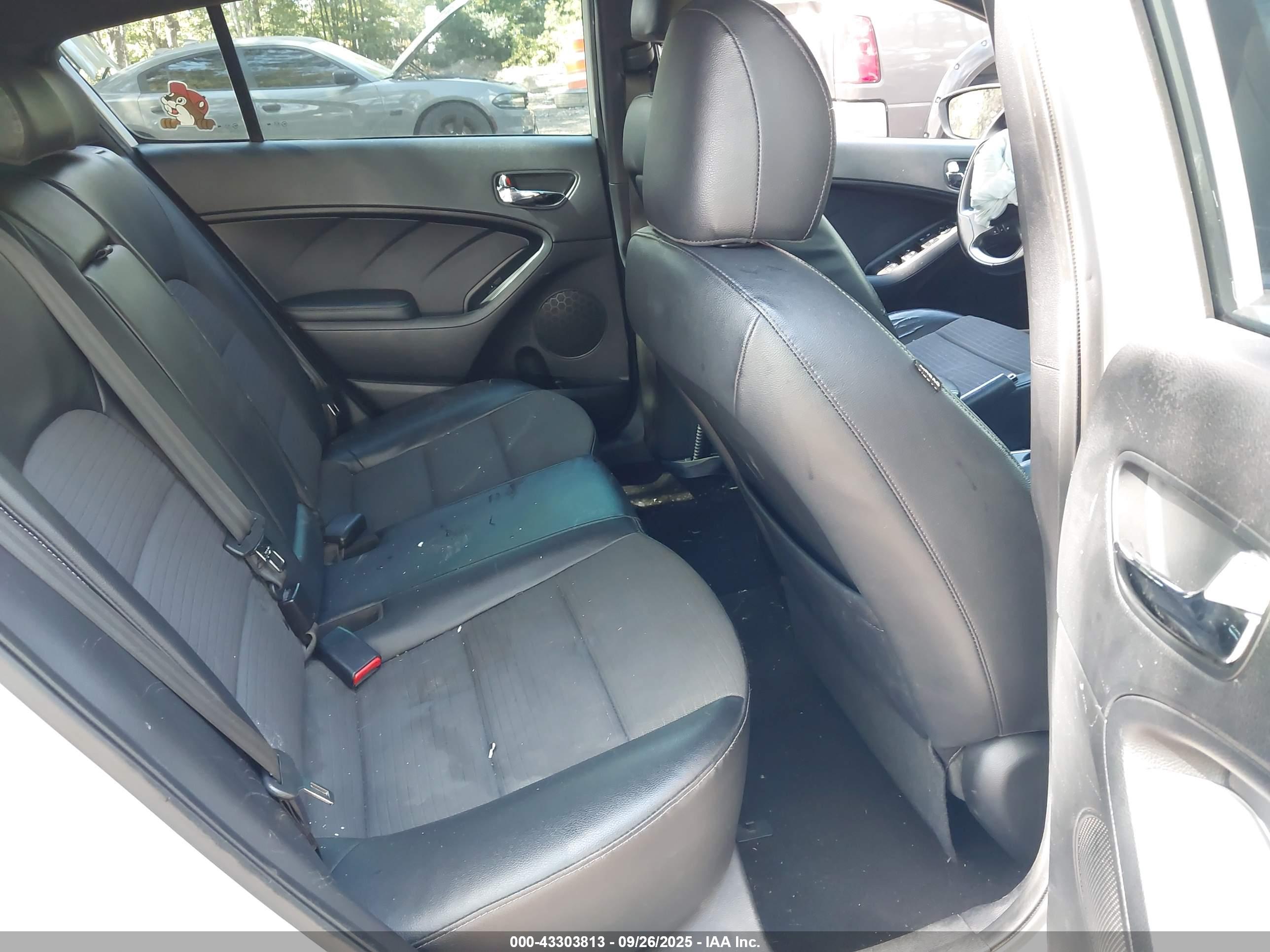 KIA FORTE image 8