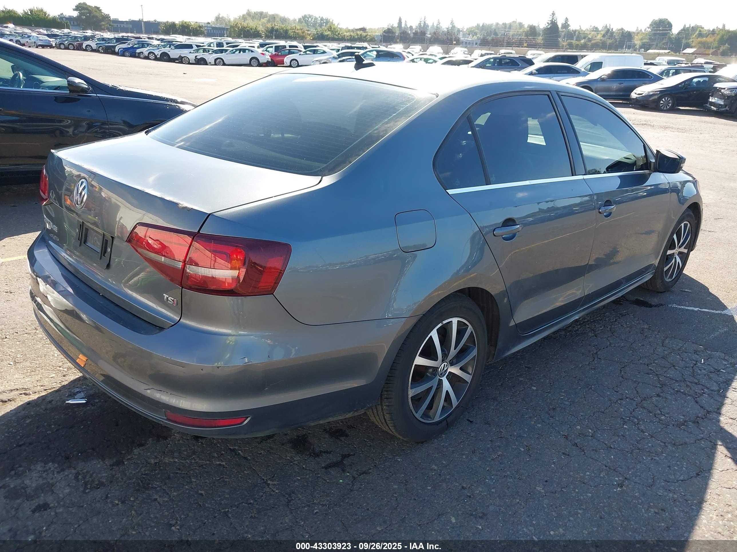 VOLKSWAGEN JETTA image 4