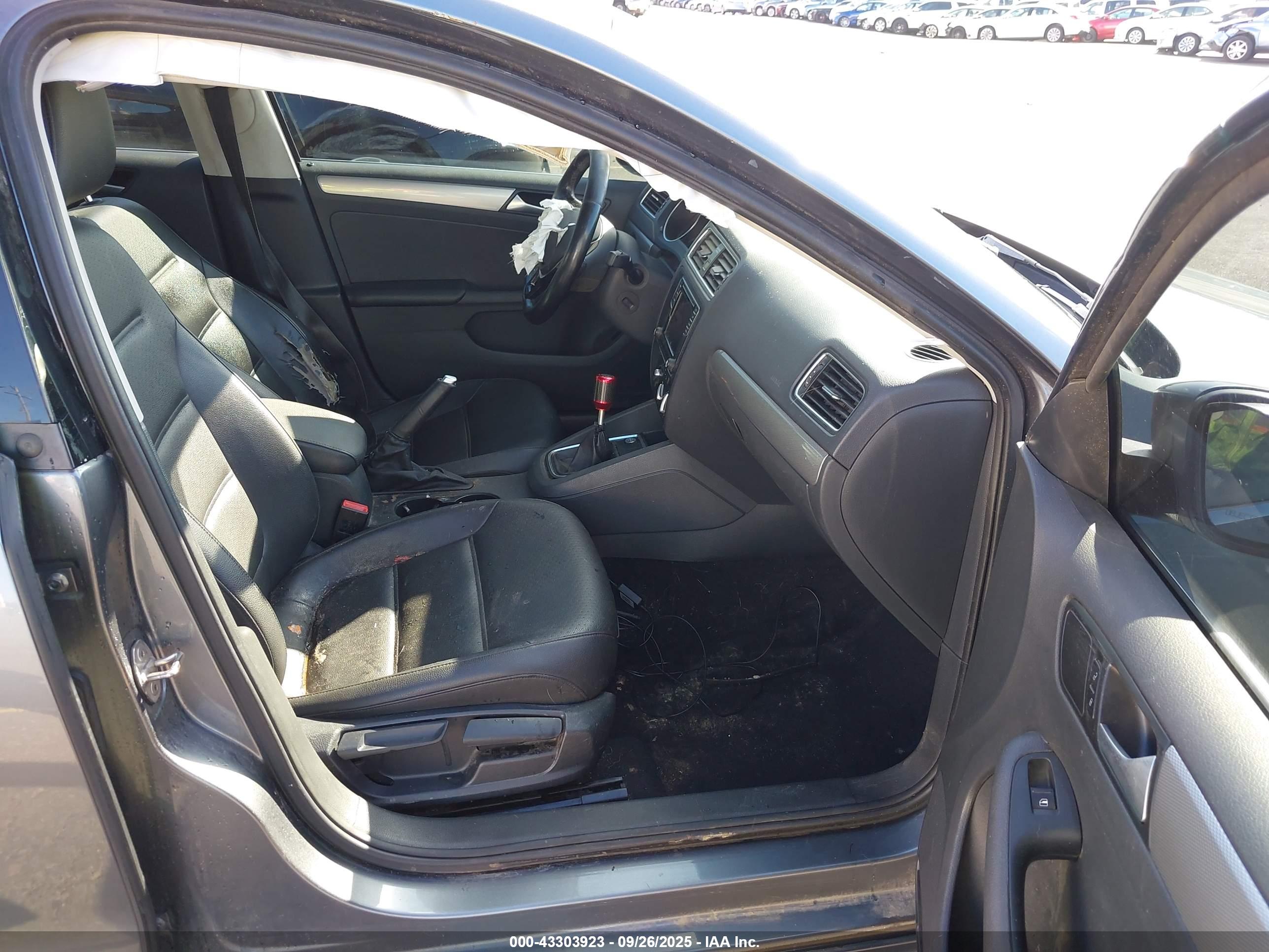 VOLKSWAGEN JETTA image 5