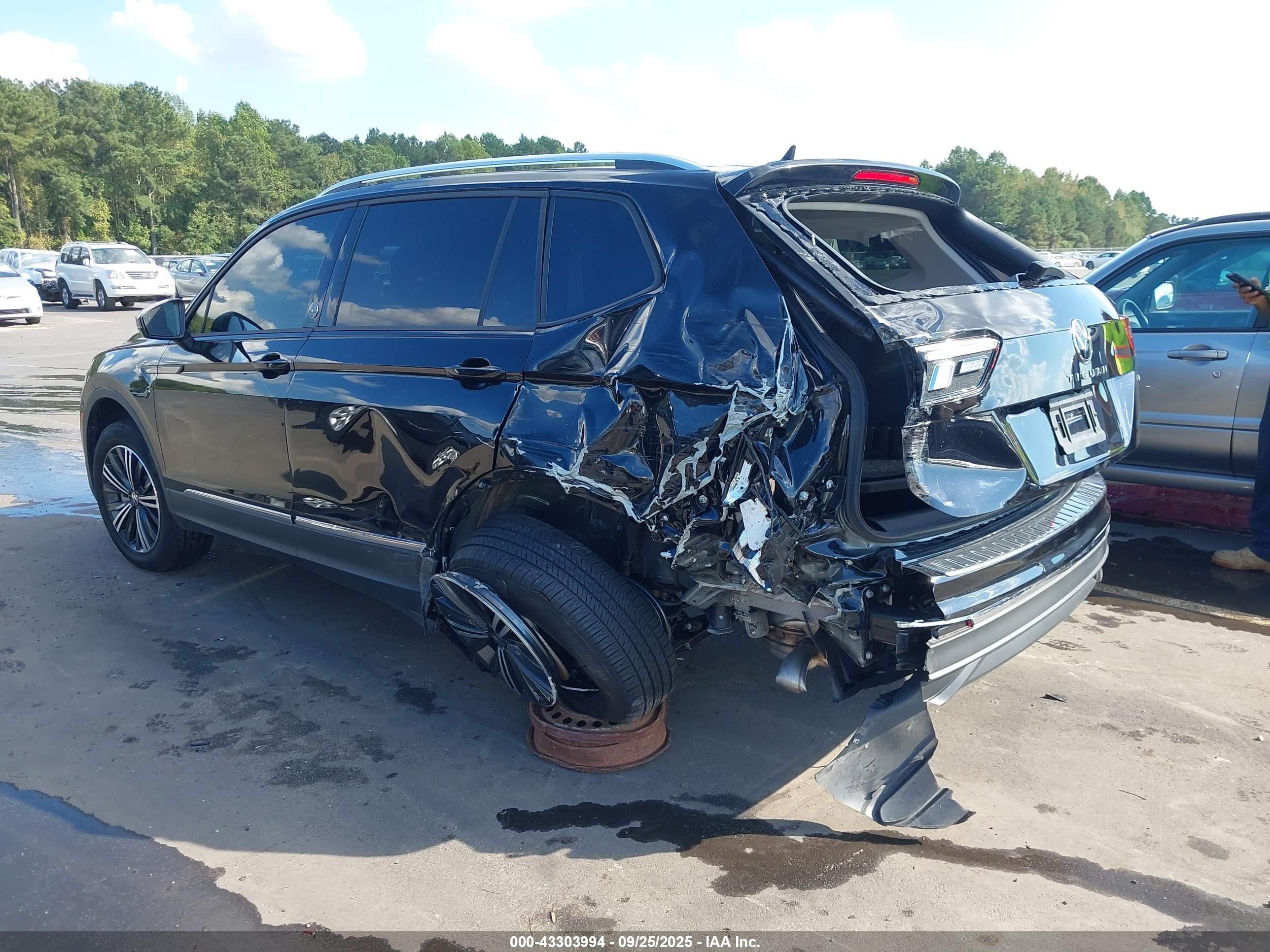 VOLKSWAGEN TIGUAN image 3