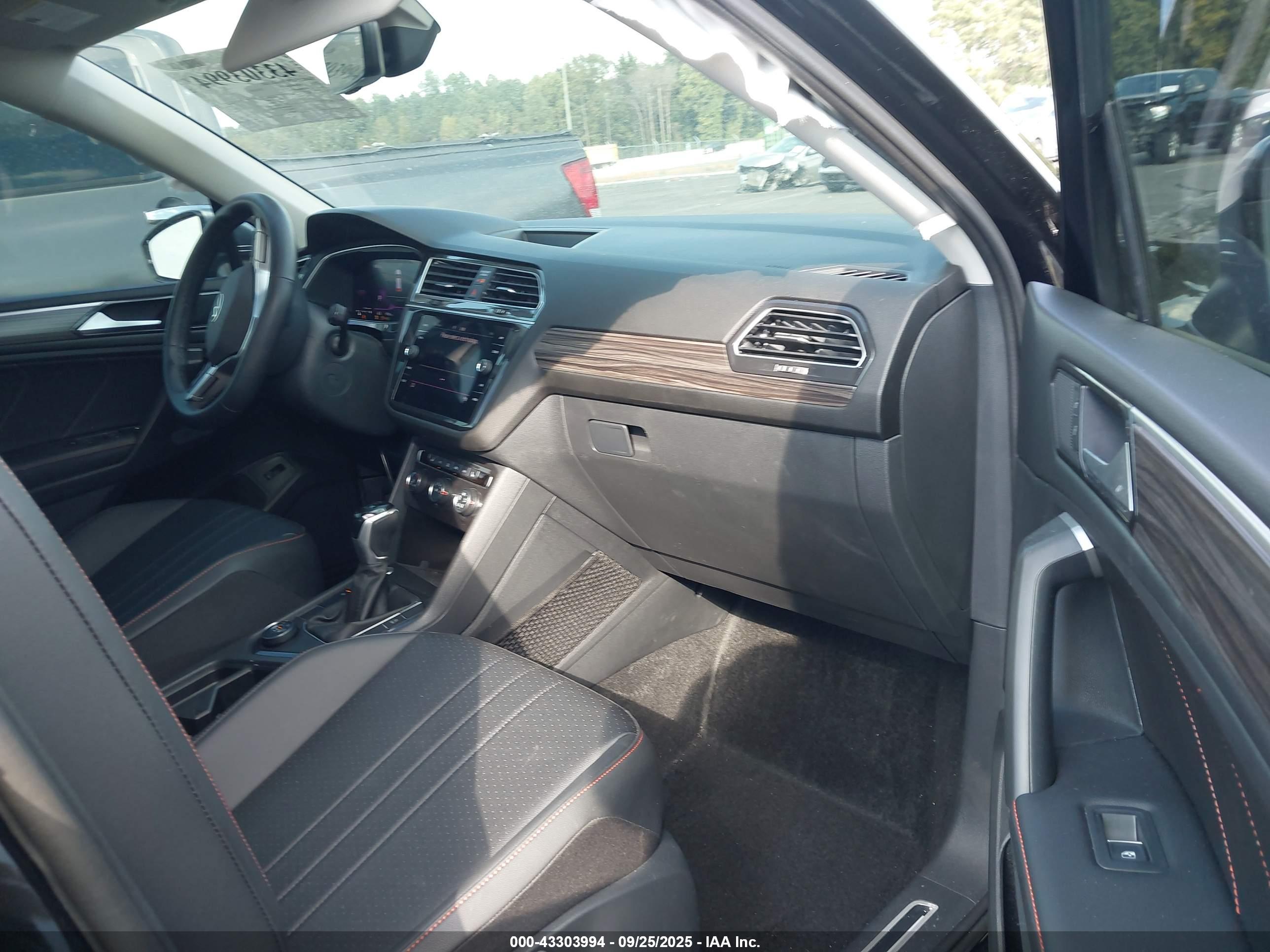 VOLKSWAGEN TIGUAN image 5