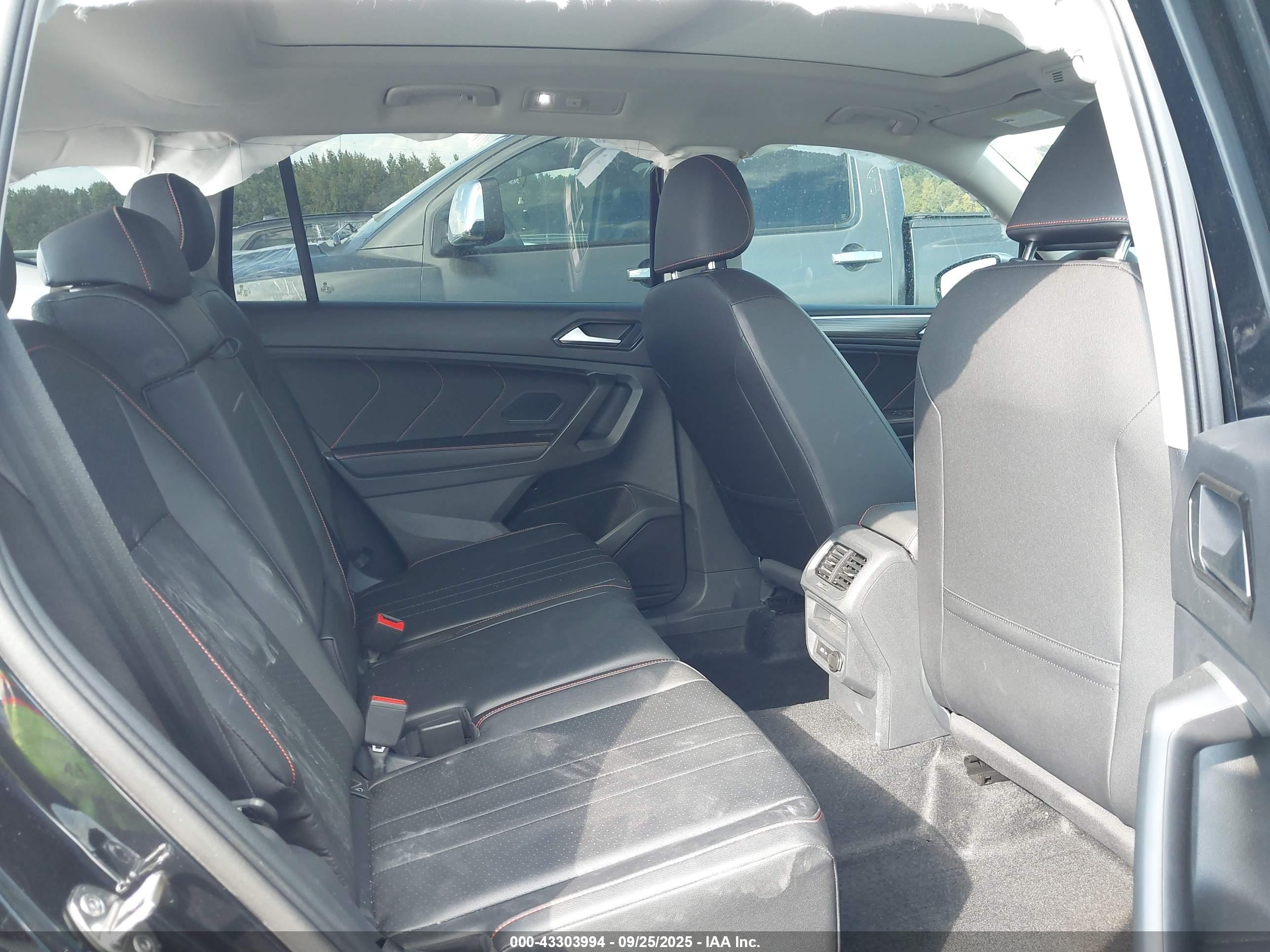 VOLKSWAGEN TIGUAN image 8