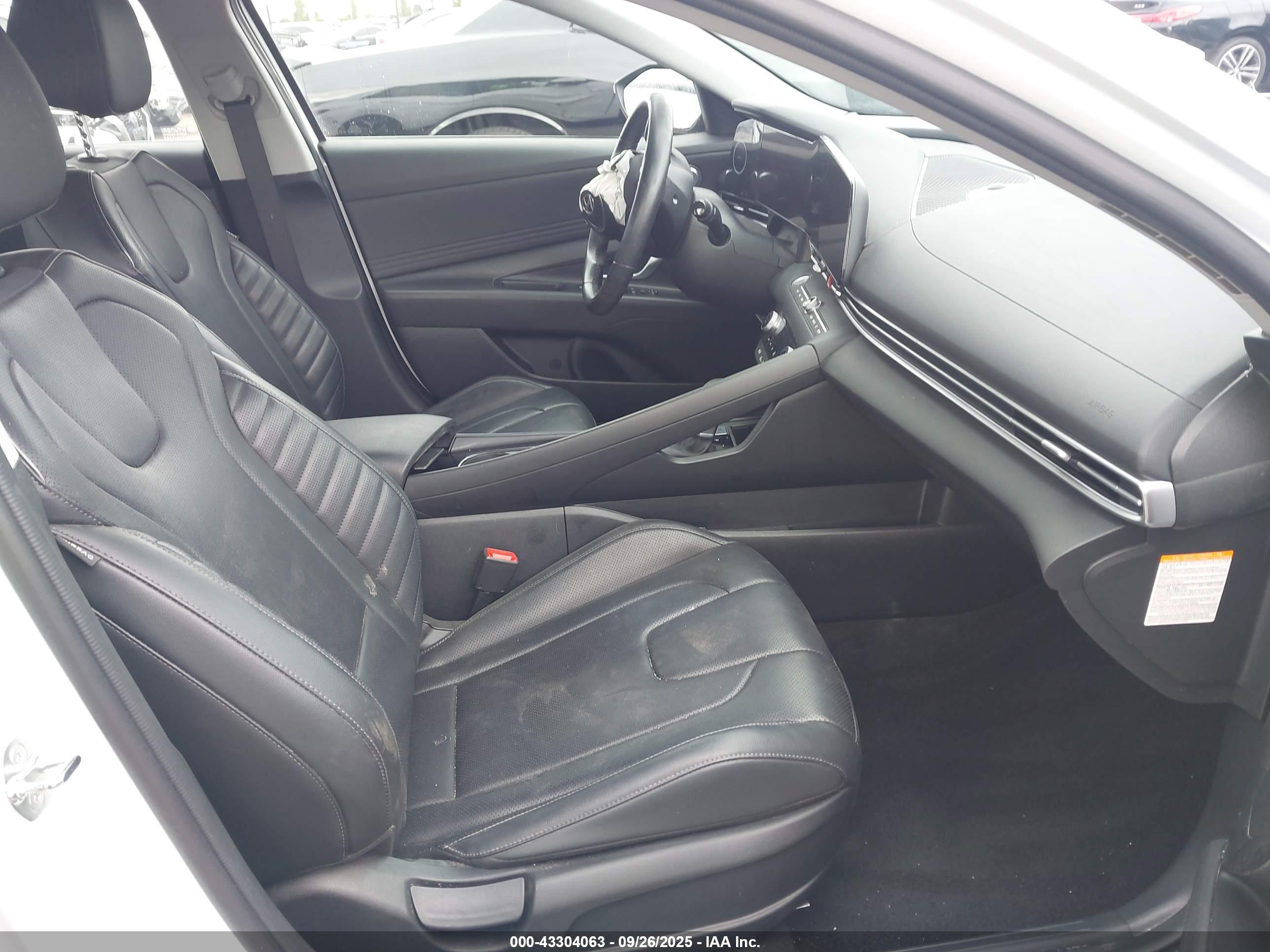 HYUNDAI ELANTRA image 5