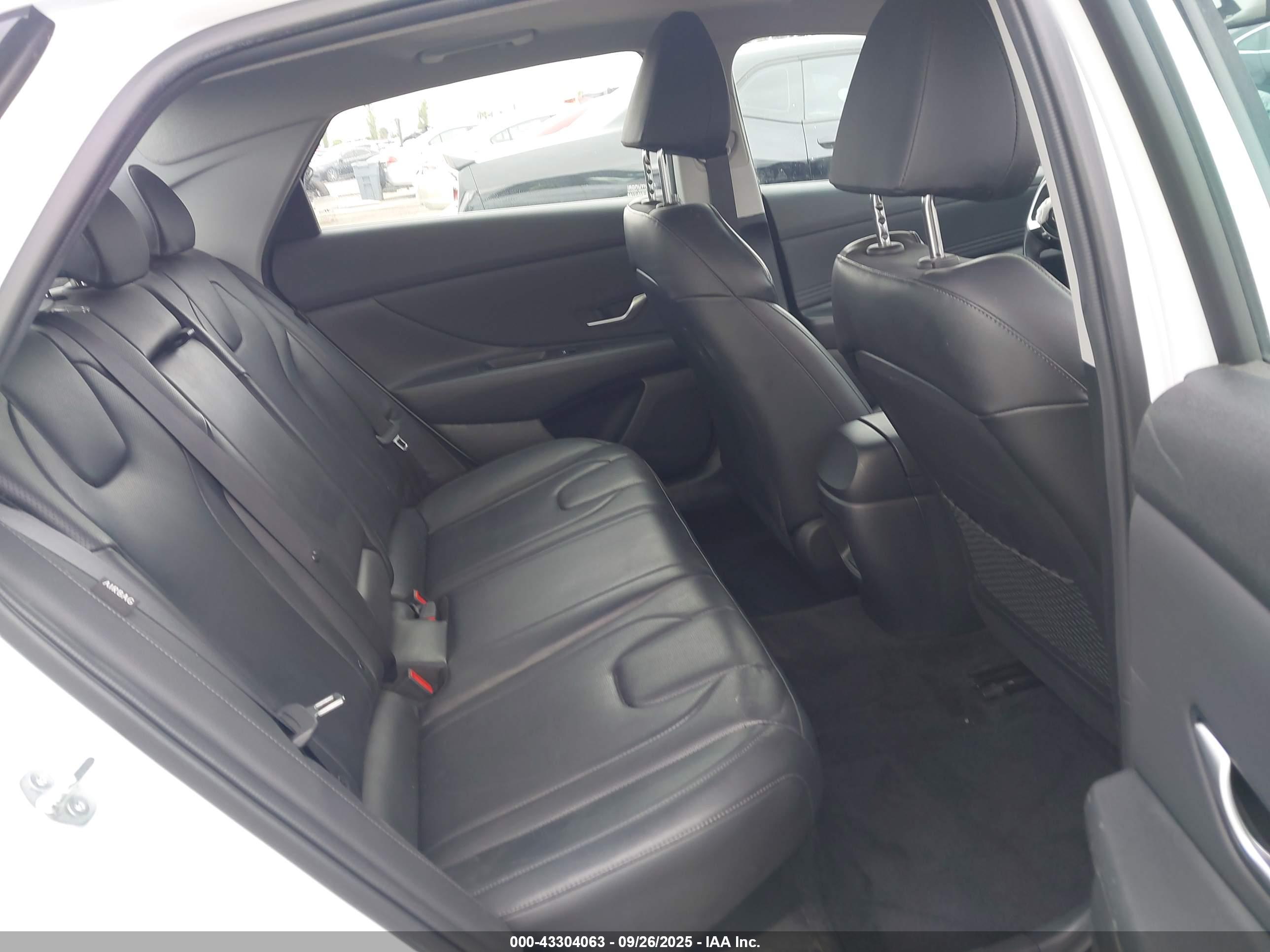 HYUNDAI ELANTRA image 8
